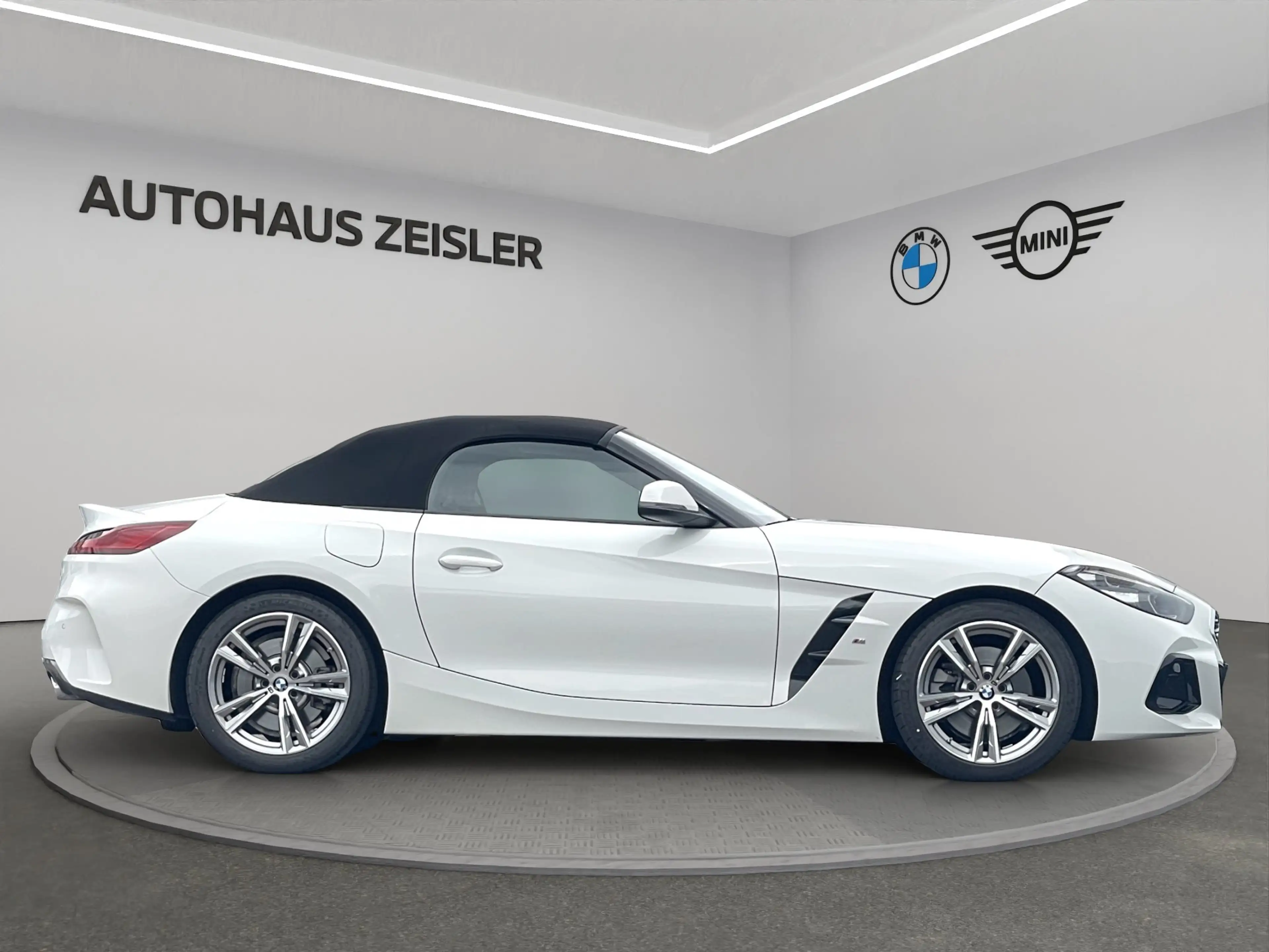 BMW Z4 sDrive20i — photo 3