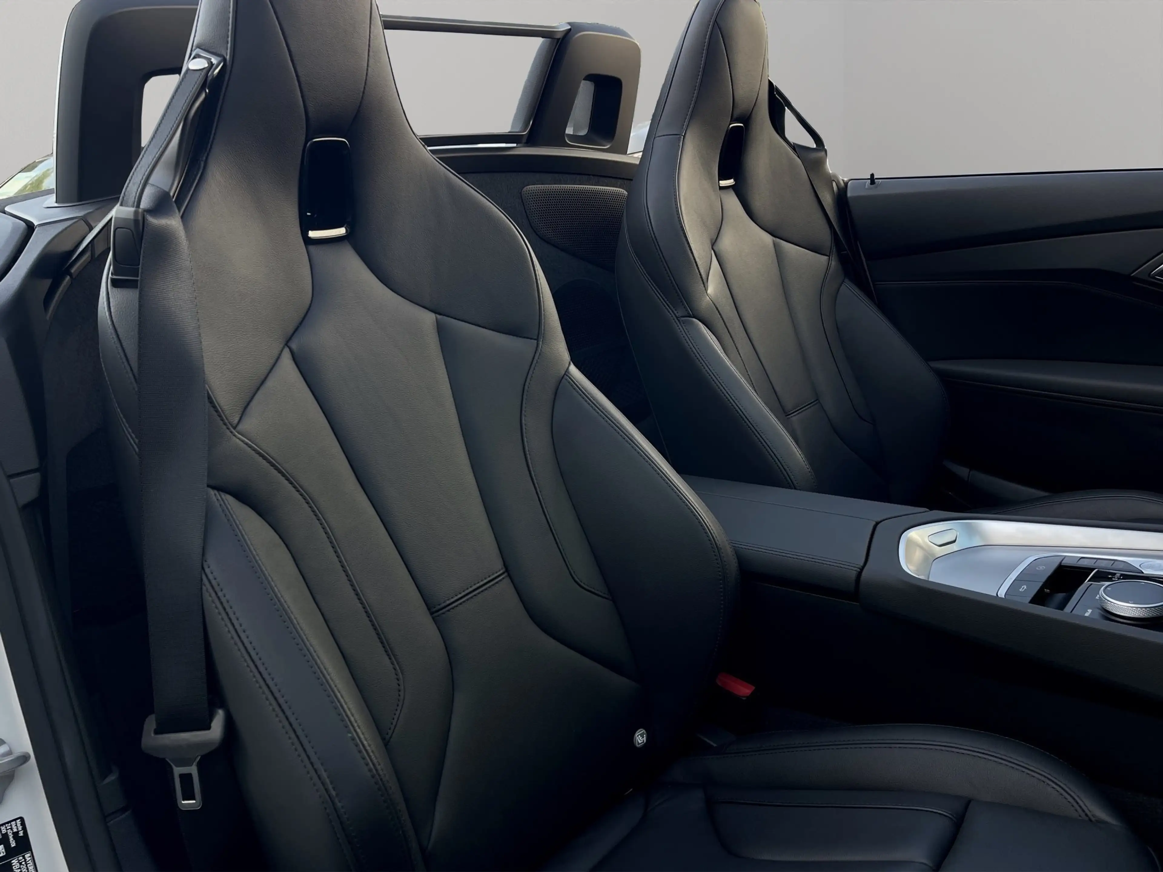 BMW Z4 sDrive20i — photo 12