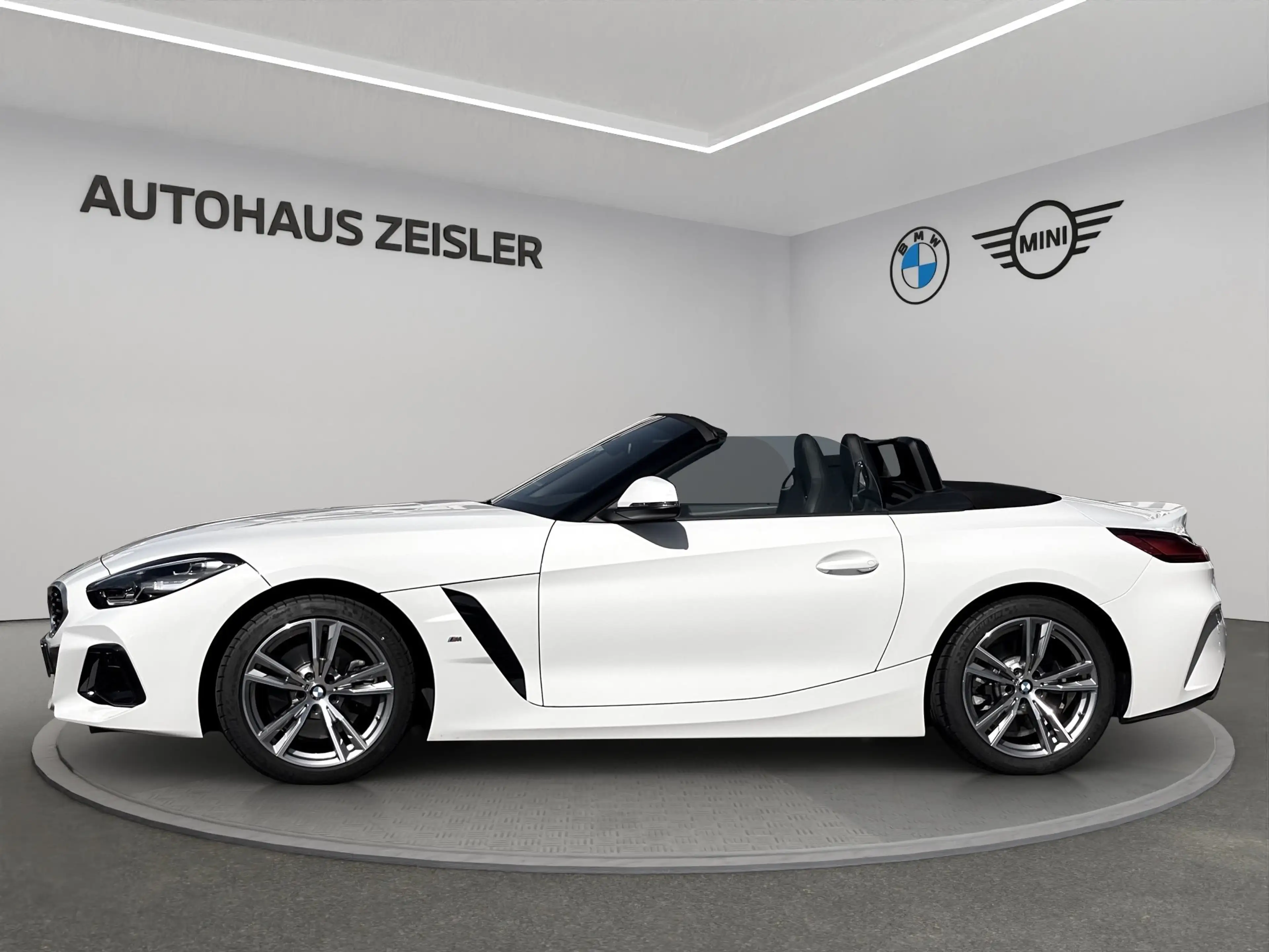 BMW Z4 sDrive20i — photo 4
