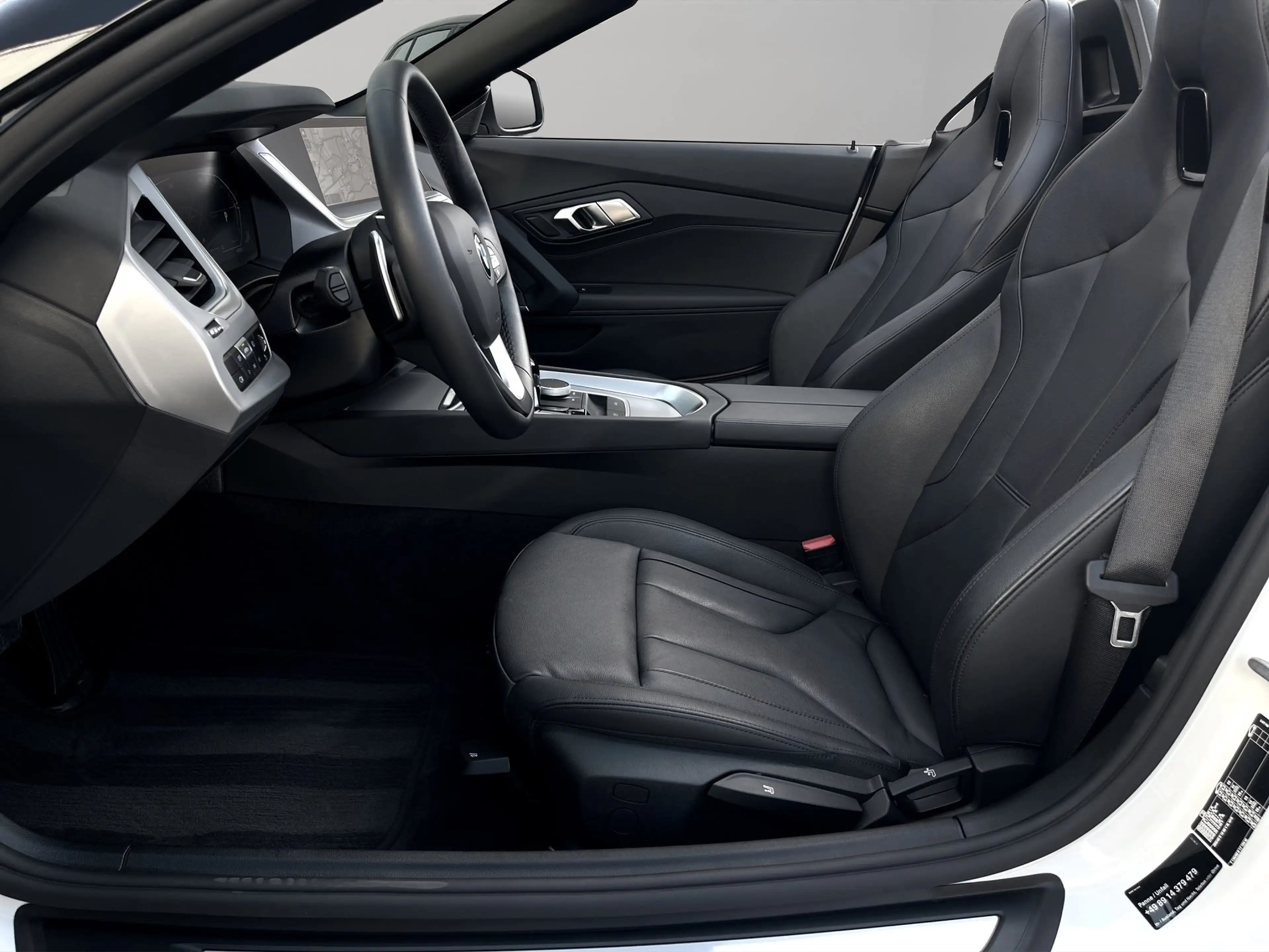 BMW Z4 sDrive20i — photo 9