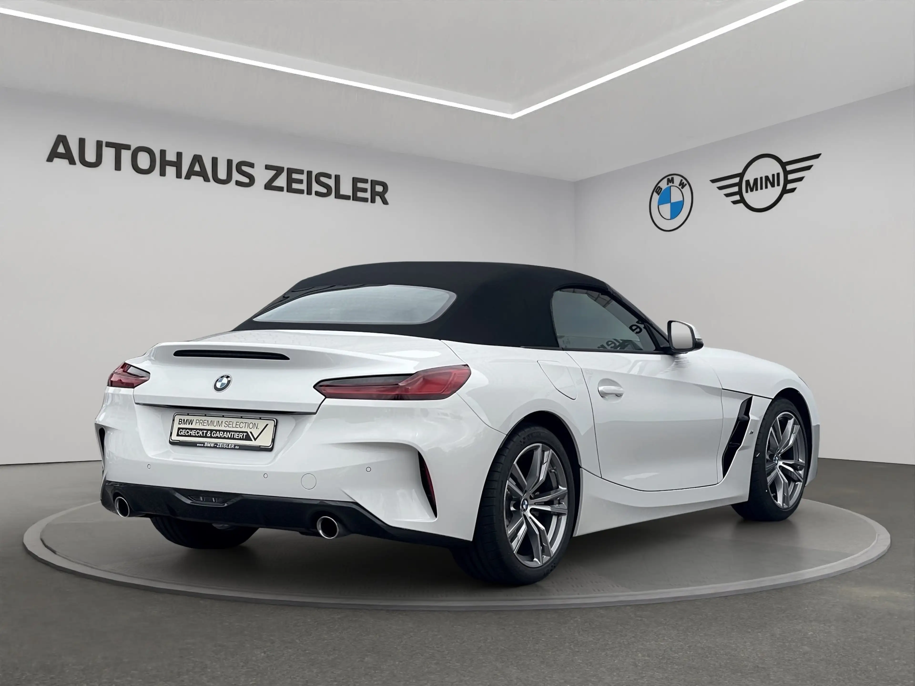 BMW Z4 sDrive20i — photo 2