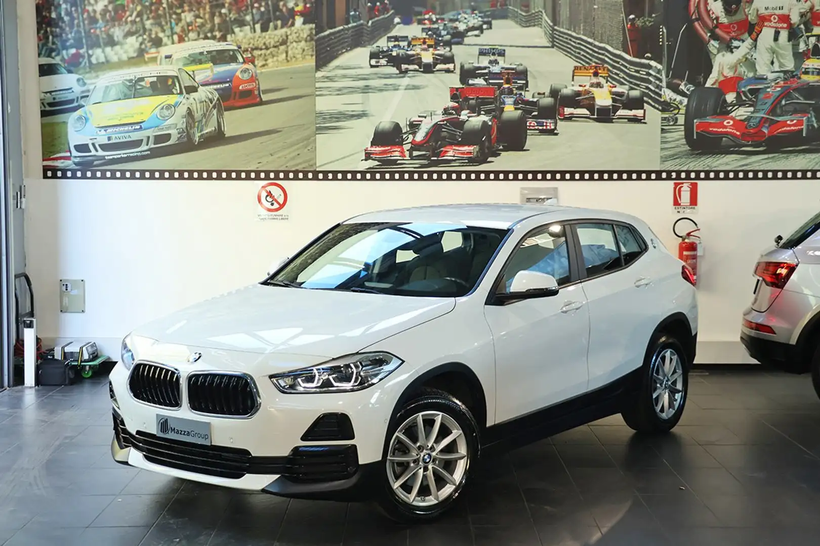BMW X2 sDrive18i Business-X -NAVI/LED/BAULE EL./PACK LUCI Weiß - 1