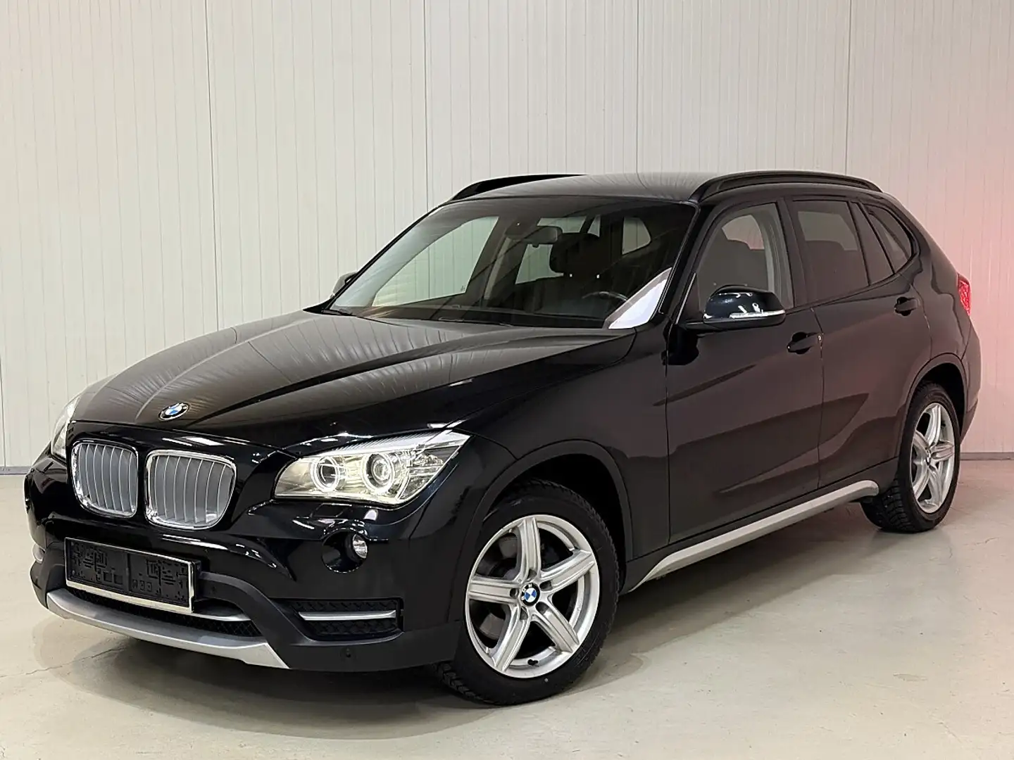 BMW X1 xDrive18d Österreich Paket X-Line *1.Besitz* *n... Schwarz - 1