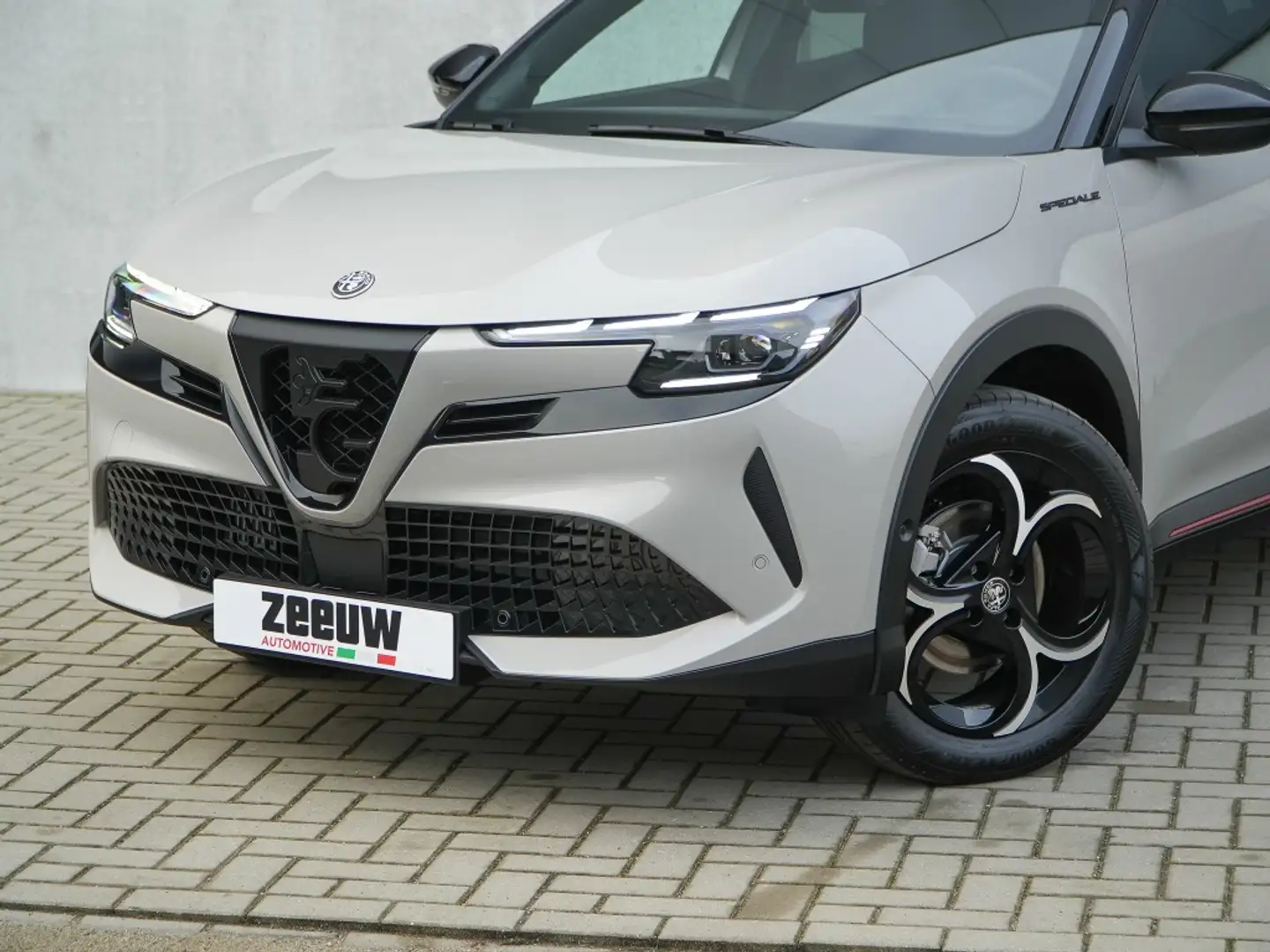 Alfa Romeo Junior 1.2 Turbo 136 PK Ibrida Speciale | Pano | Techno Grijs - 2