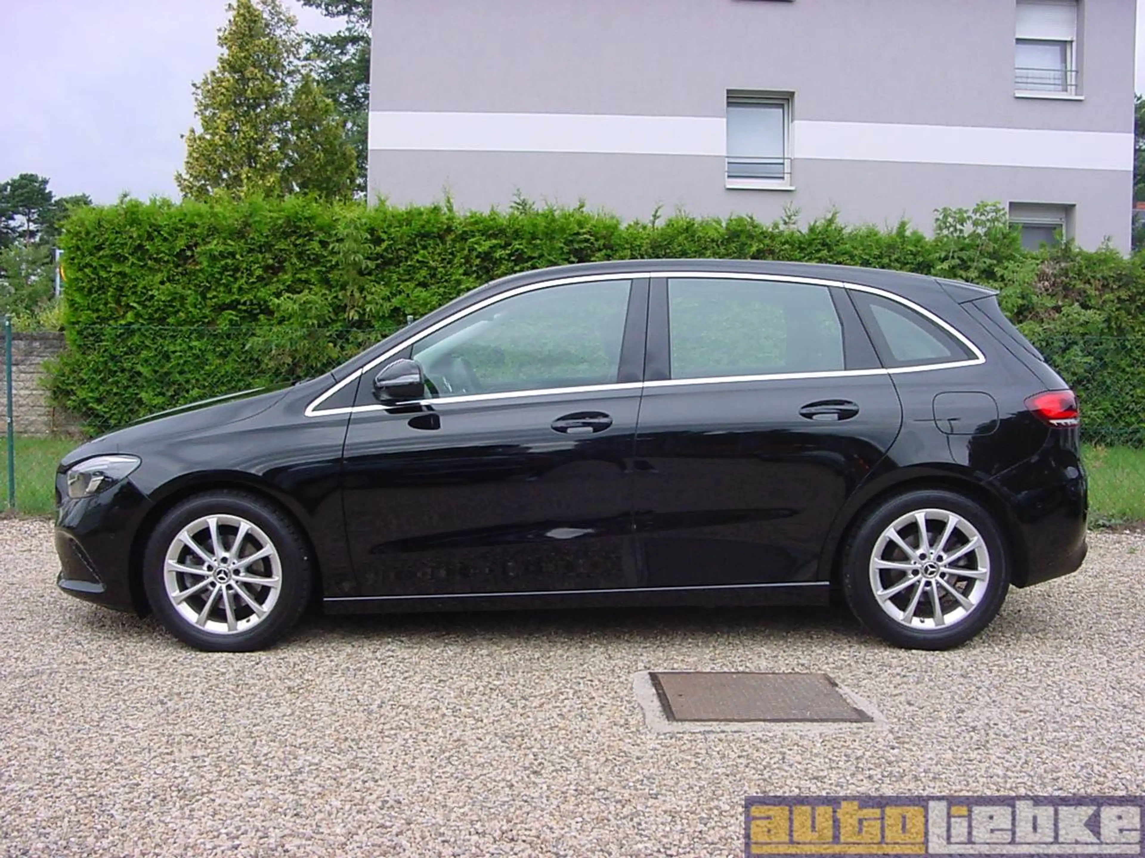 Mercedes-Benz B 180 PROGR. AUT,LED,NAVI,A-CP/A-A,DAB,SHZ,PARK-ASS,BT,GRA — photo 2