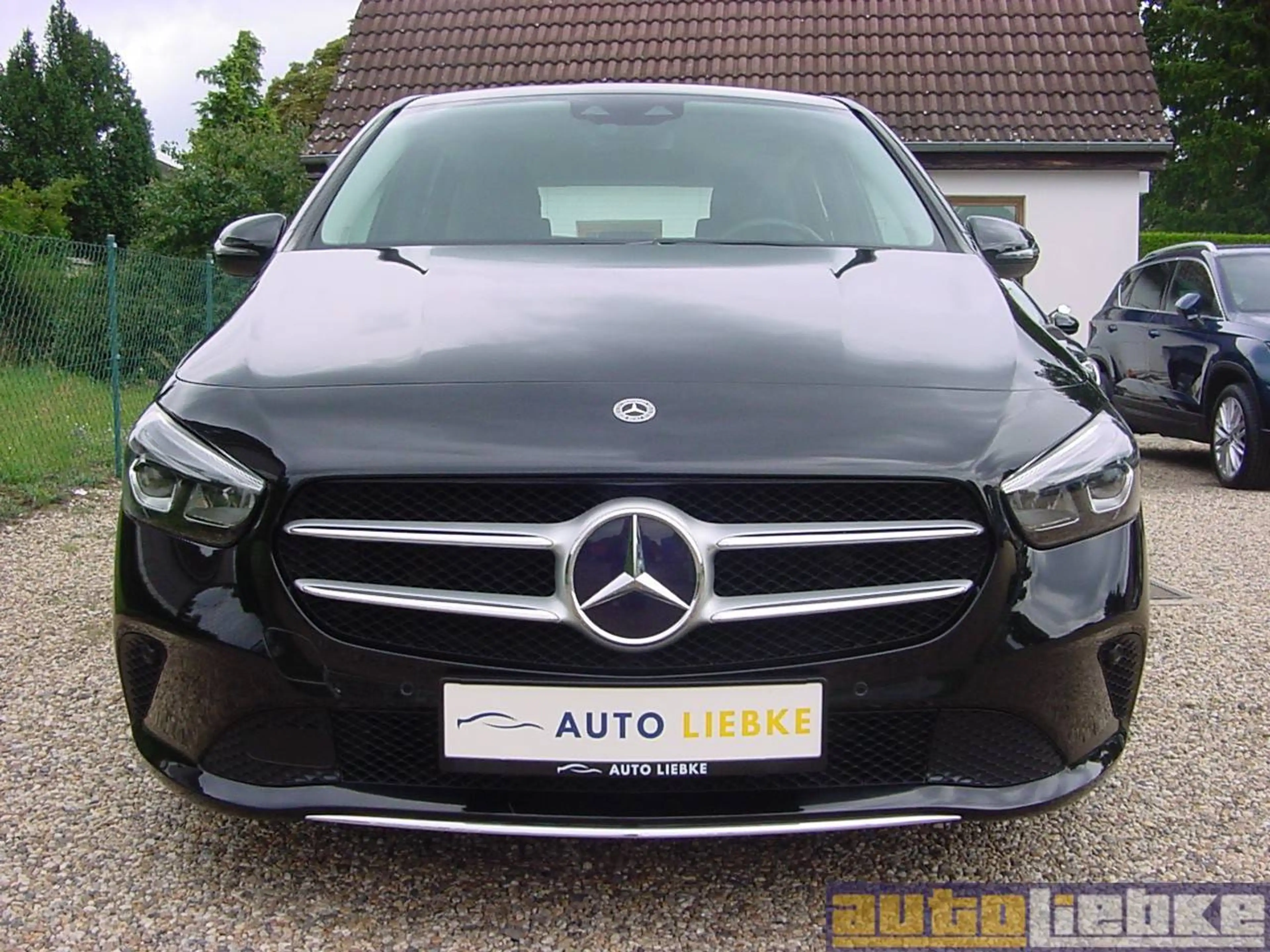 Mercedes-Benz B 180 PROGR. AUT,LED,NAVI,A-CP/A-A,DAB,SHZ,PARK-ASS,BT,GRA — photo 4