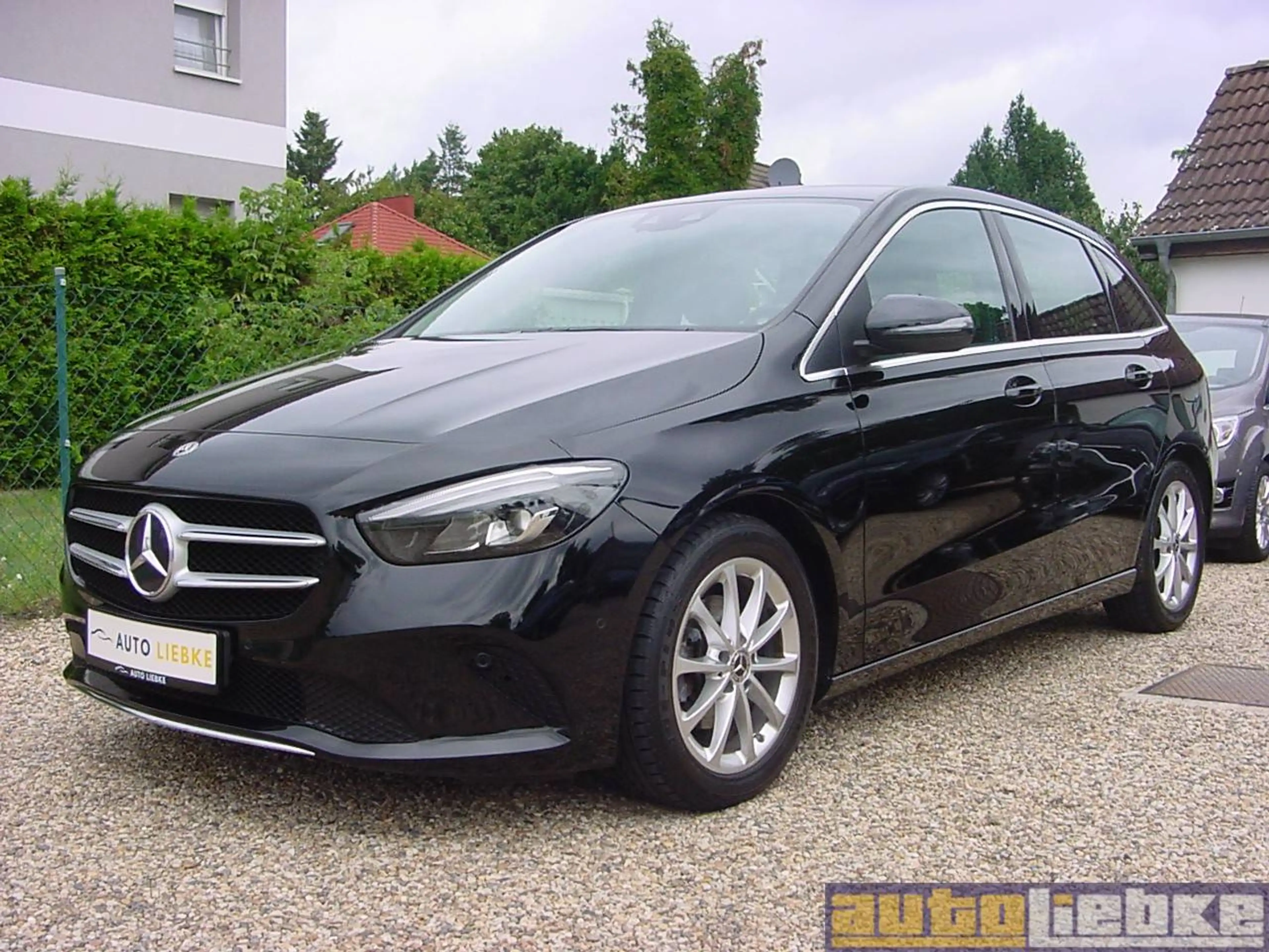 Mercedes-Benz B 180 PROGR. AUT,LED,NAVI,A-CP/A-A,DAB,SHZ,PARK-ASS,BT,GRA
