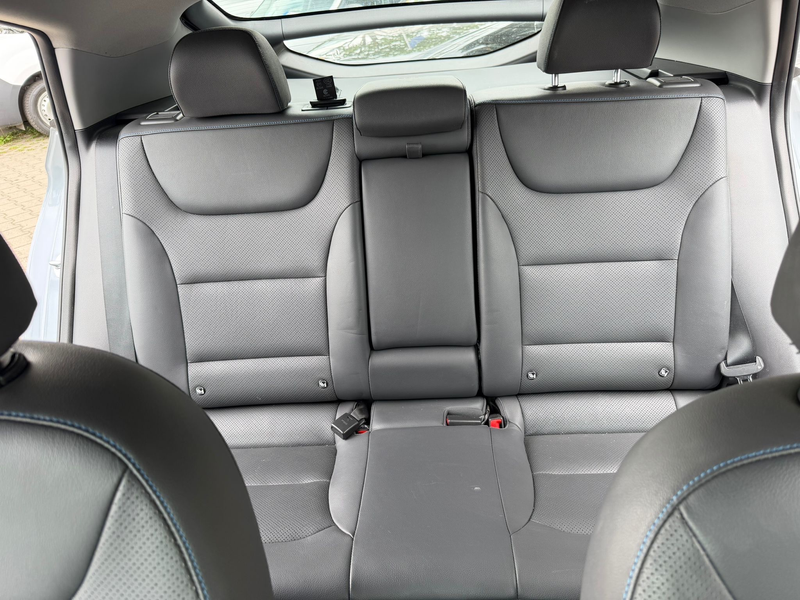 Hyundai IONIQ Hybrid — photo 12