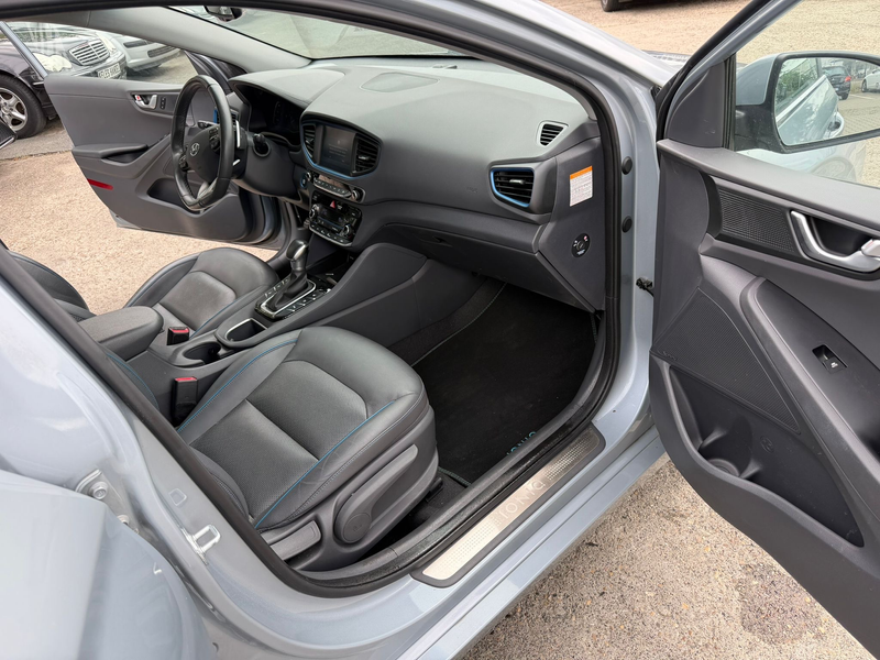 Hyundai IONIQ Hybrid — photo 8