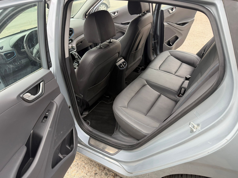Hyundai IONIQ Hybrid — photo 9