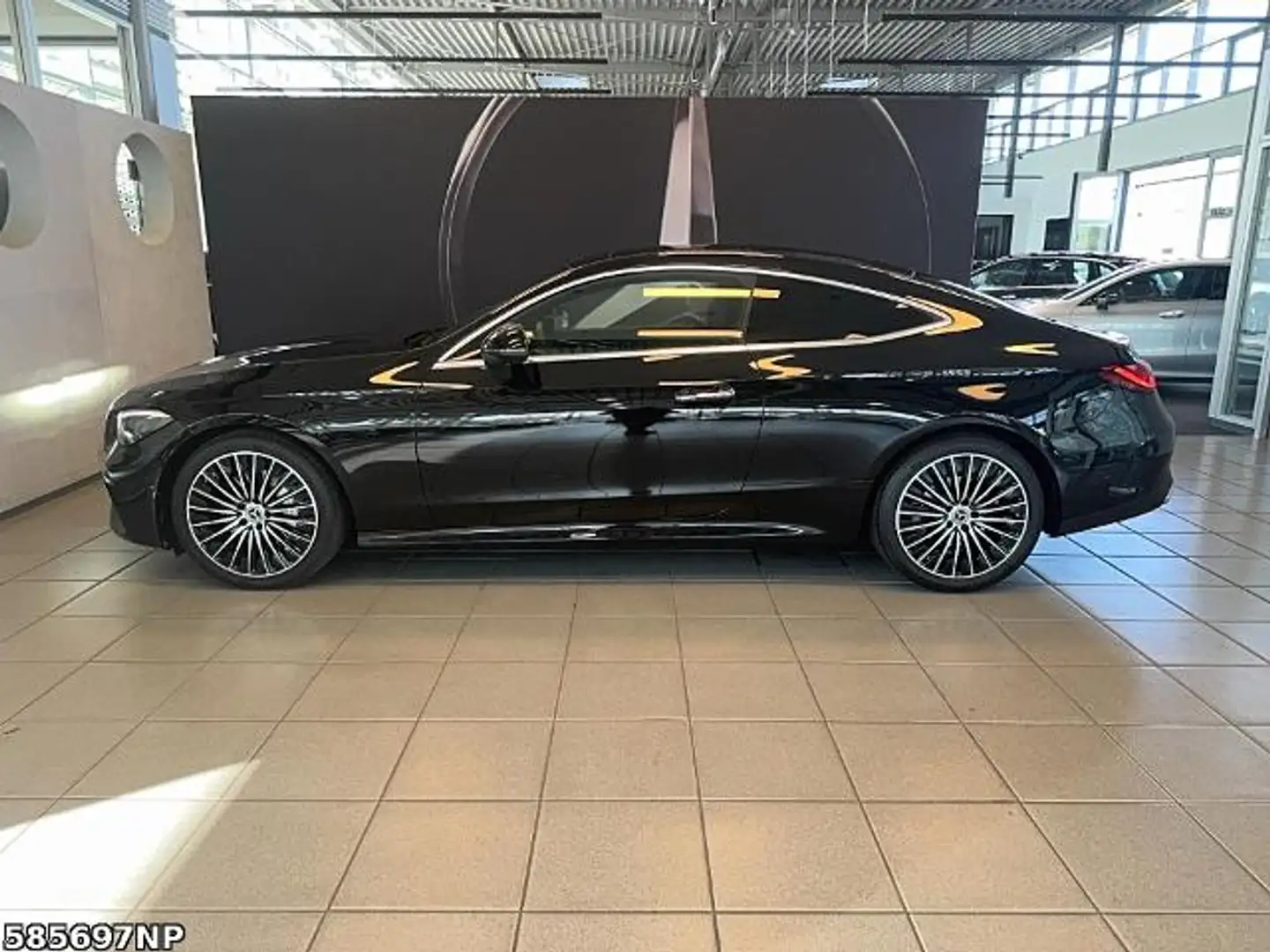 Mercedes-Benz CLE 200 AMG  Pano LED Keyless Kamera Černá - 2