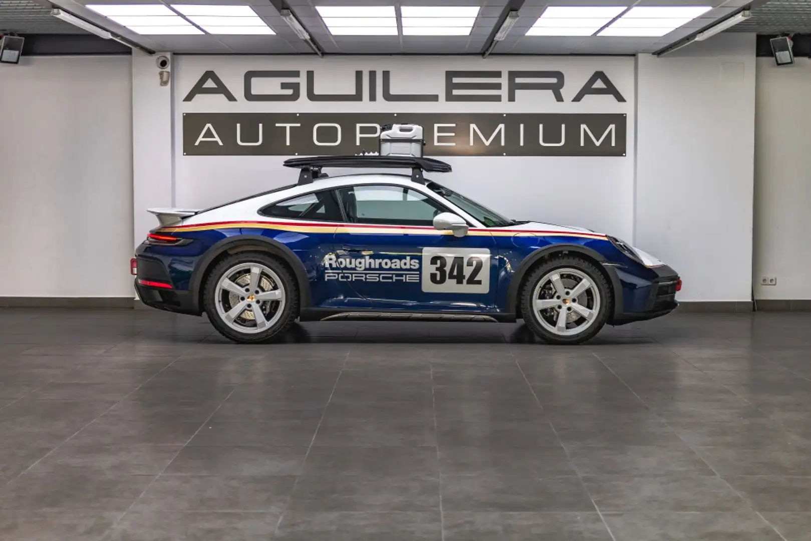 Porsche 992 Dakar Weiß - 2