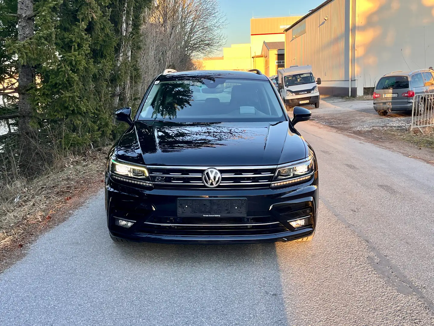 Volkswagen Tiguan 2.0 TDI Rline DSG Automatik Schwarz - 2