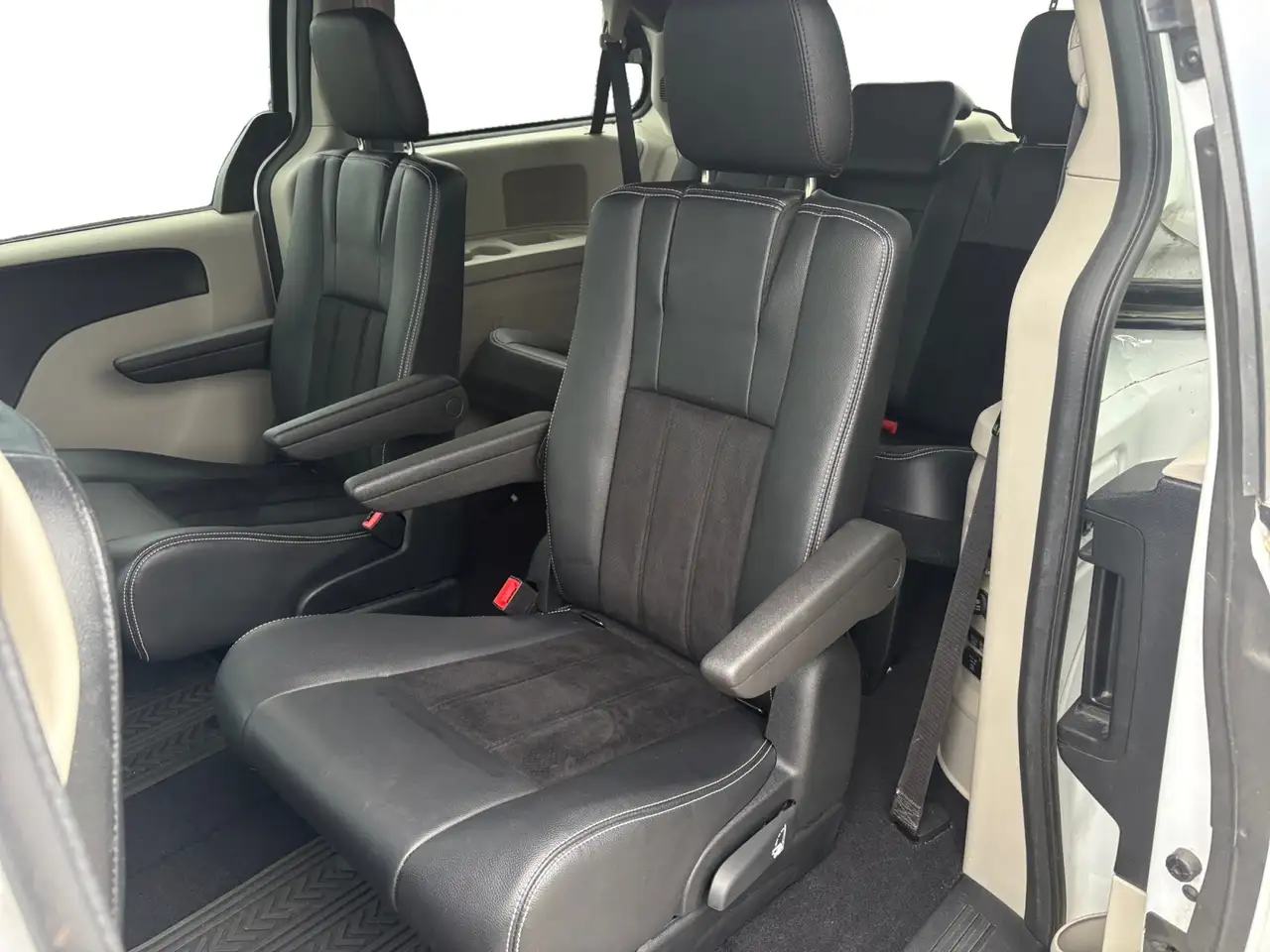 Dodge Grand Caravan photo Dodge Grand Caravan