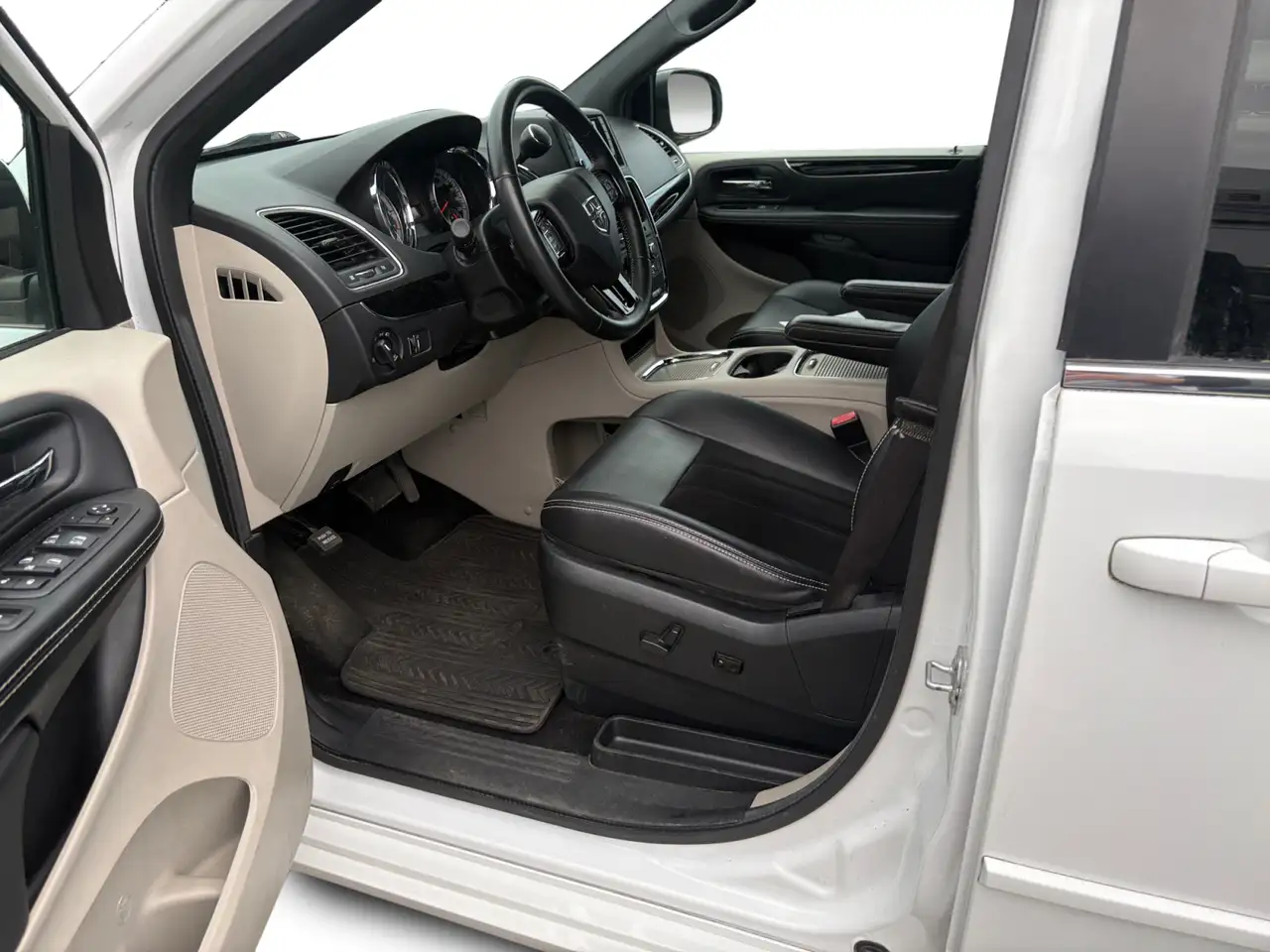 Dodge Grand Caravan photo Dodge Grand Caravan