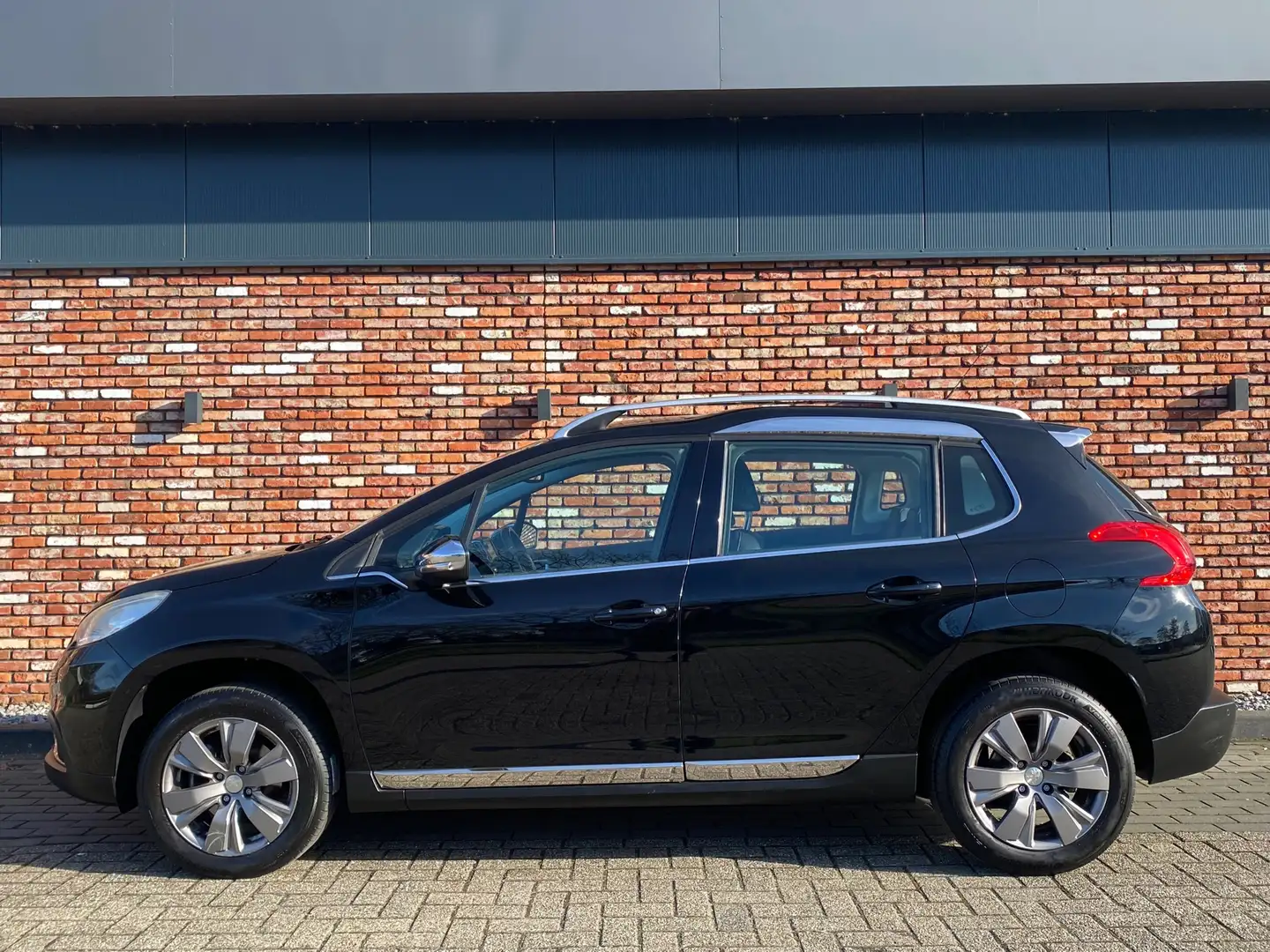 Peugeot 2008 1.6 VTi Allure Trekhaak 125000km! 4 Cylinder! Schwarz - 2