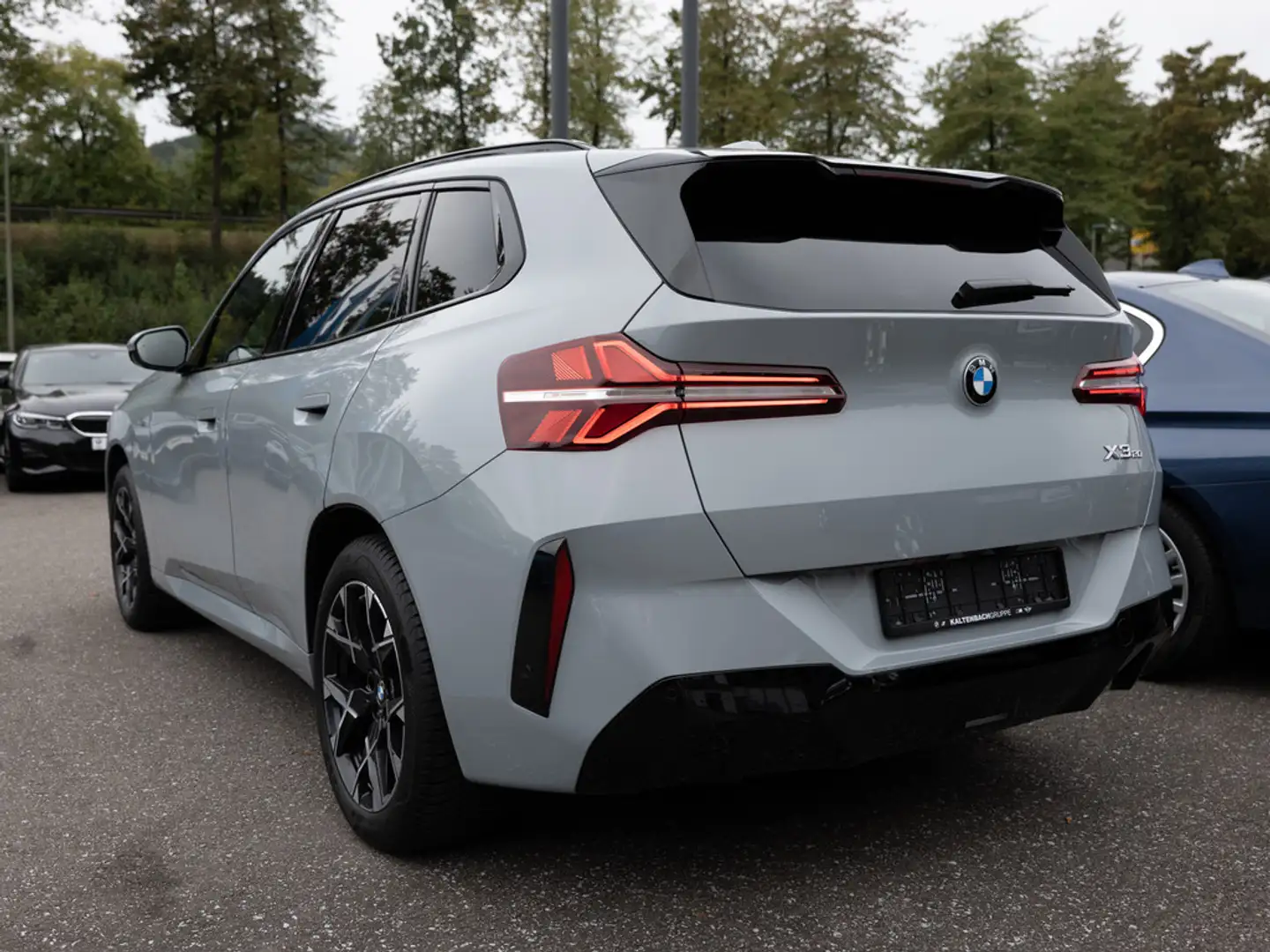 BMW X3 xDrive 20i M-Sport PANO AHK 360° H/K NAVI Grau - 2