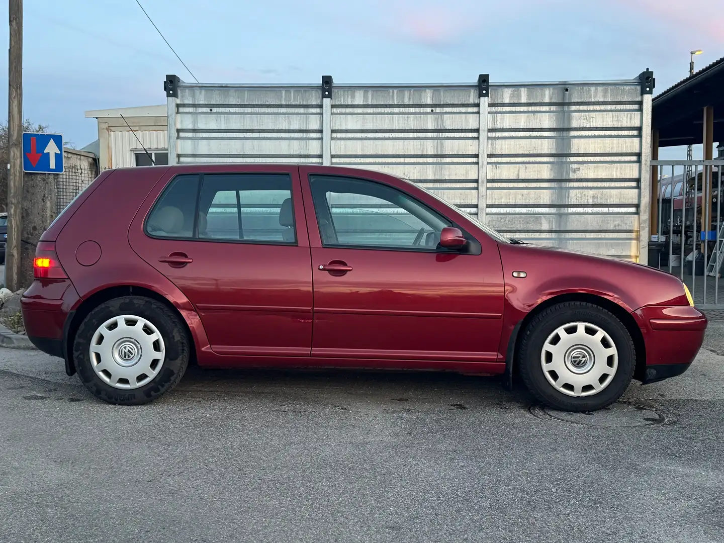 Volkswagen Golf 1.8 20V HIGHLINE (TÜV 7-26) *AUTOMATIK* KLIMA Schwarz - 2