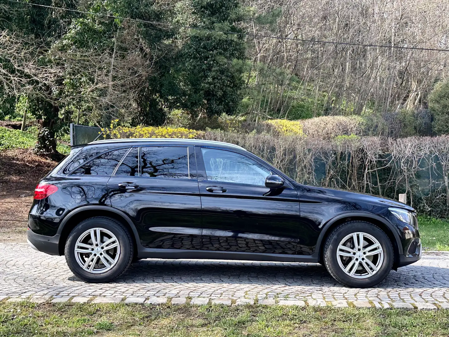 Mercedes-Benz GLC 220 GLC 220d 4MATIC Aut. Schwarz - 2