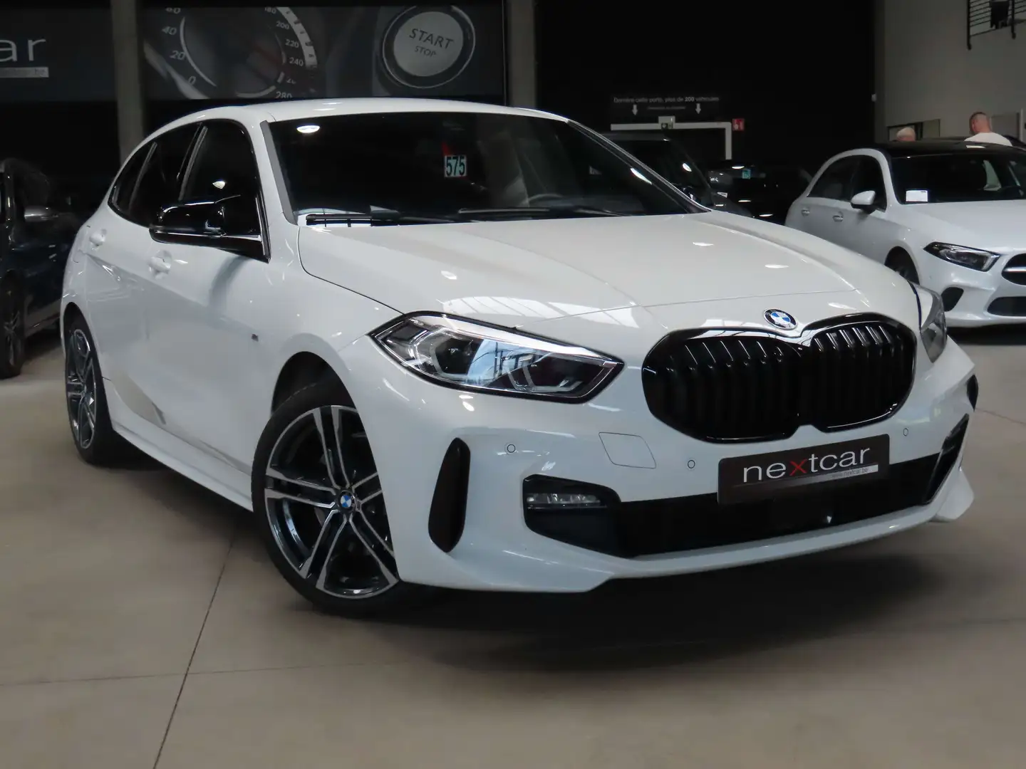 BMW 118 iA Hatch Pack M FULL LED-NAVI-DIGITAL-PARKING-HUD Blanc - 2