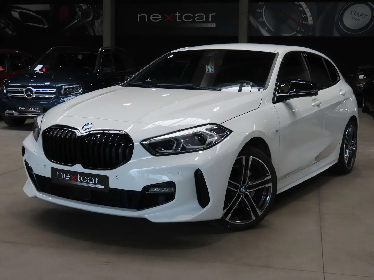BMW 118 iA Hatch Pack M FULL LED-NAVI-DIGITAL-PARKING-HUD Blanc - 1