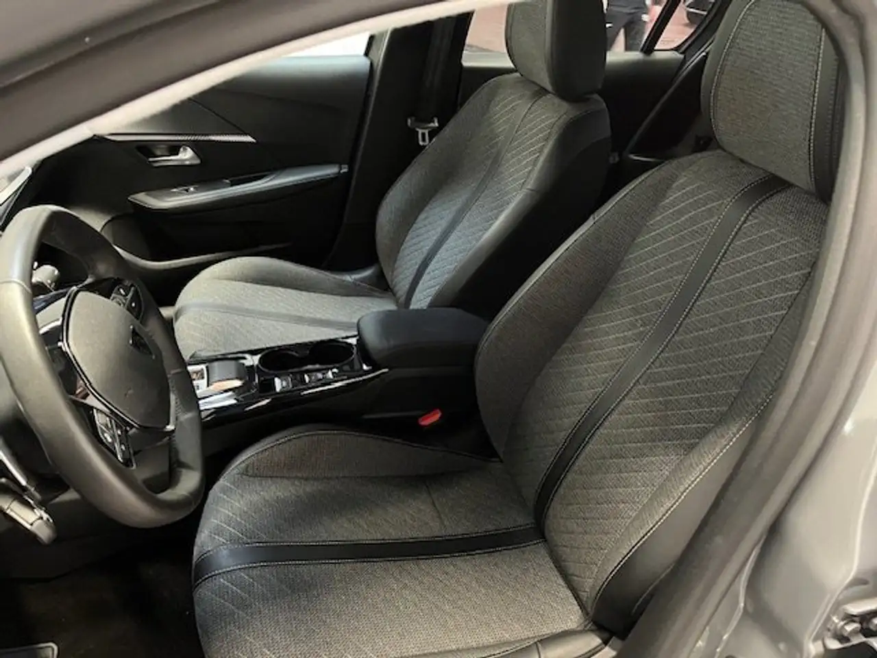 Peugeot 208 Allure EAT8 14