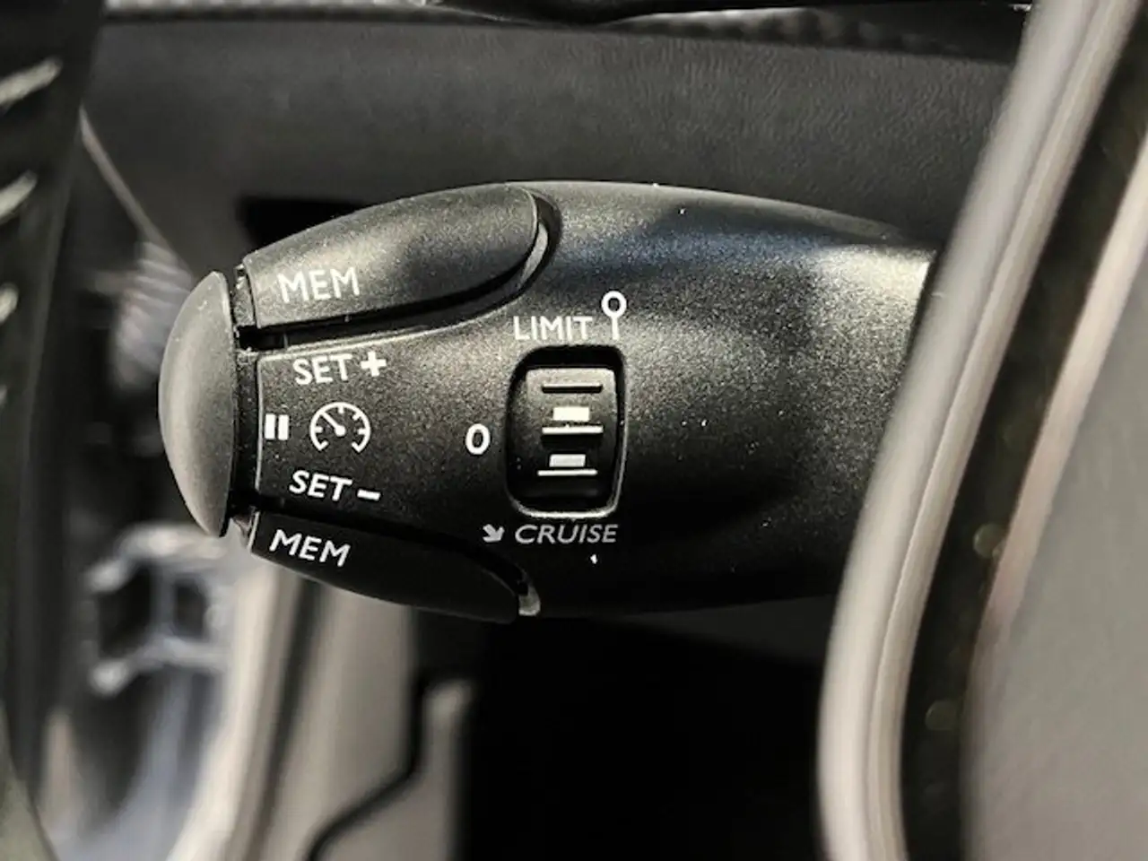 Peugeot 208 Allure EAT8 22