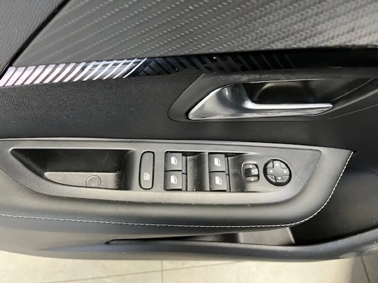 Peugeot 208 Allure EAT8 21