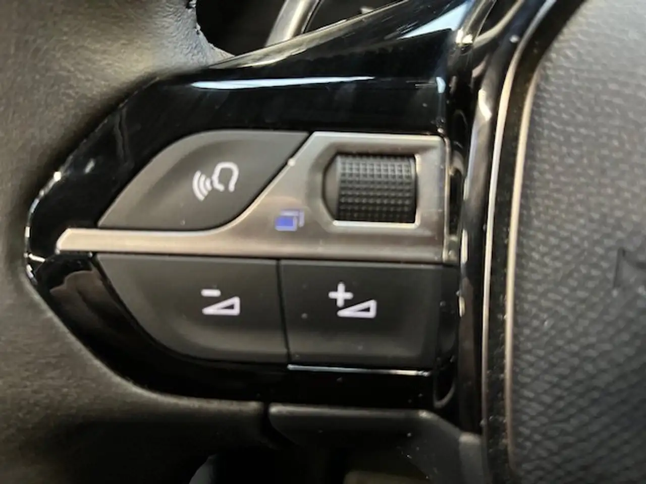 Peugeot 208 Allure EAT8 17