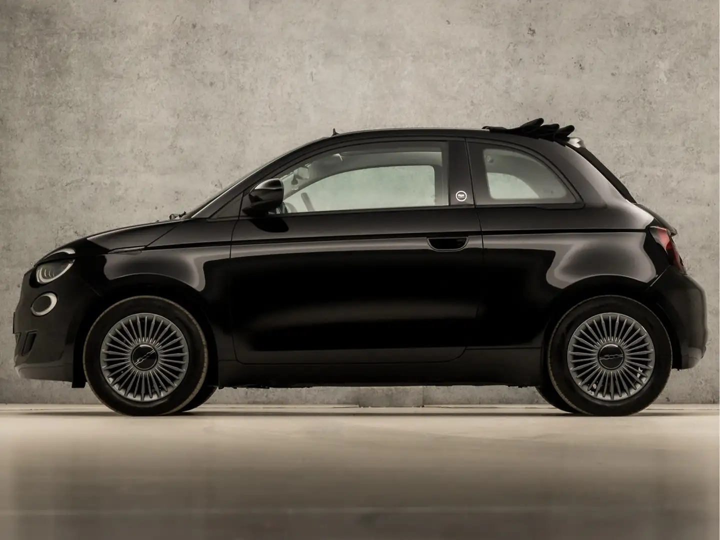 Fiat 500e C Sport Icon 42 kWh Automaat (APPLE CARPLAY, GROOT Zwart - 2