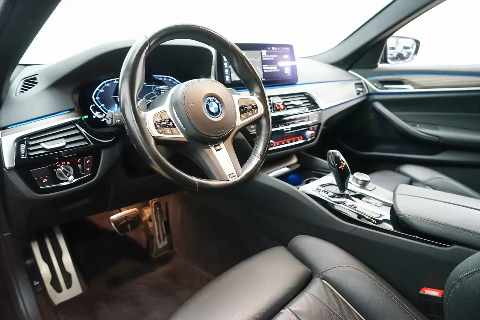BMW 530 e xDrive Touring [M Sport, HUD, AHK, ACC, RFK] Grijs - 2