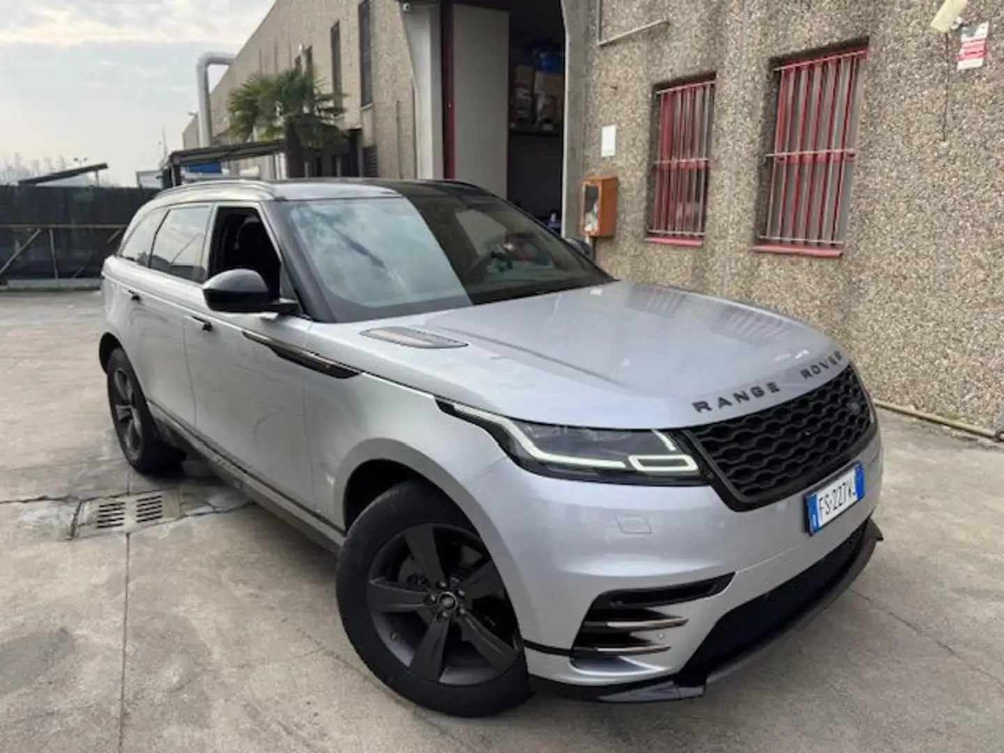 Land Rover Range Rover Velar 2.0D I4 240 CV R-Dynamic Gris - 2