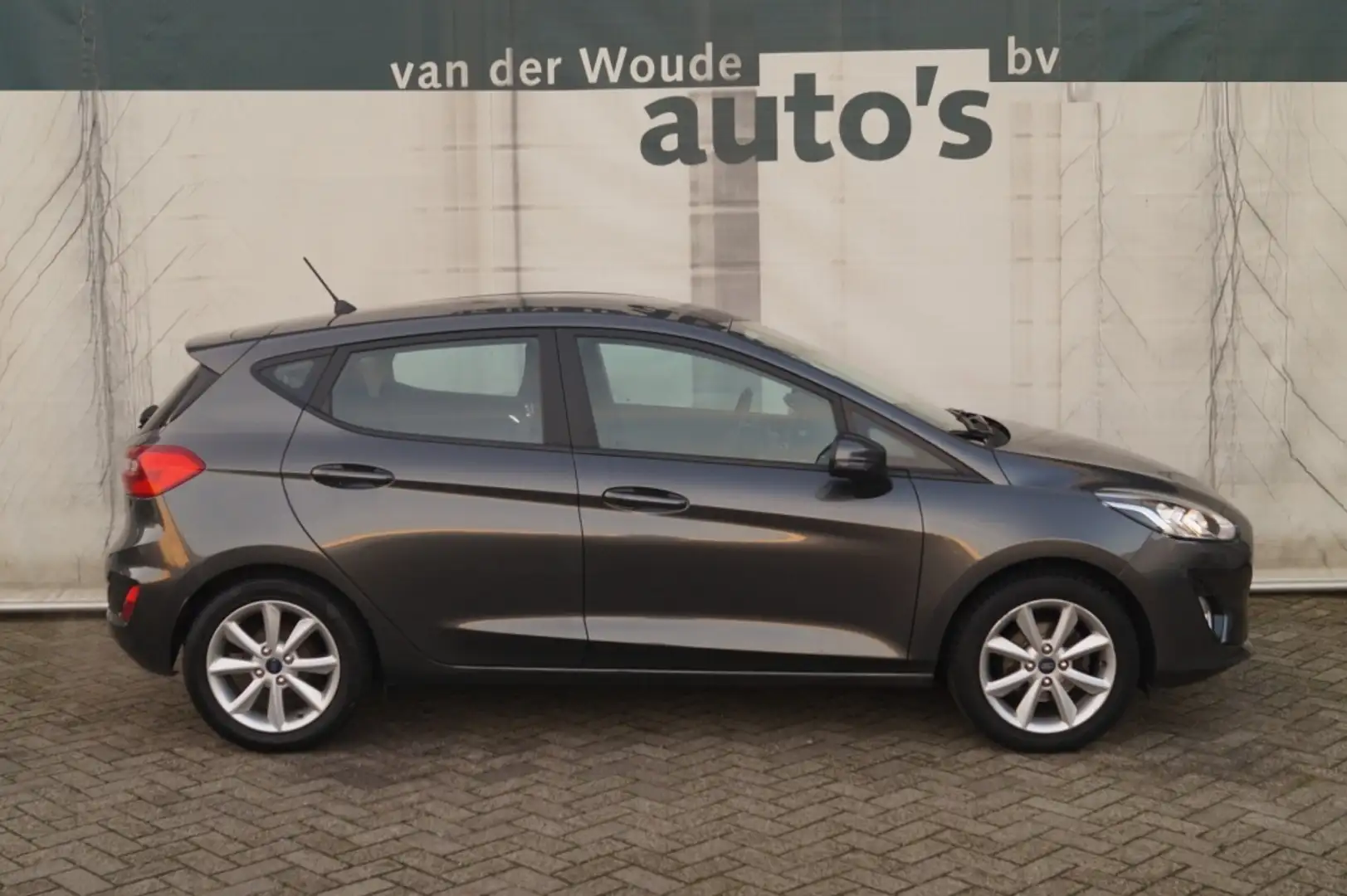 Ford Fiesta 1.1 Trend Styling Pack -NAVI-PDC-DAB-LMV-AIRCO- Gris - 2