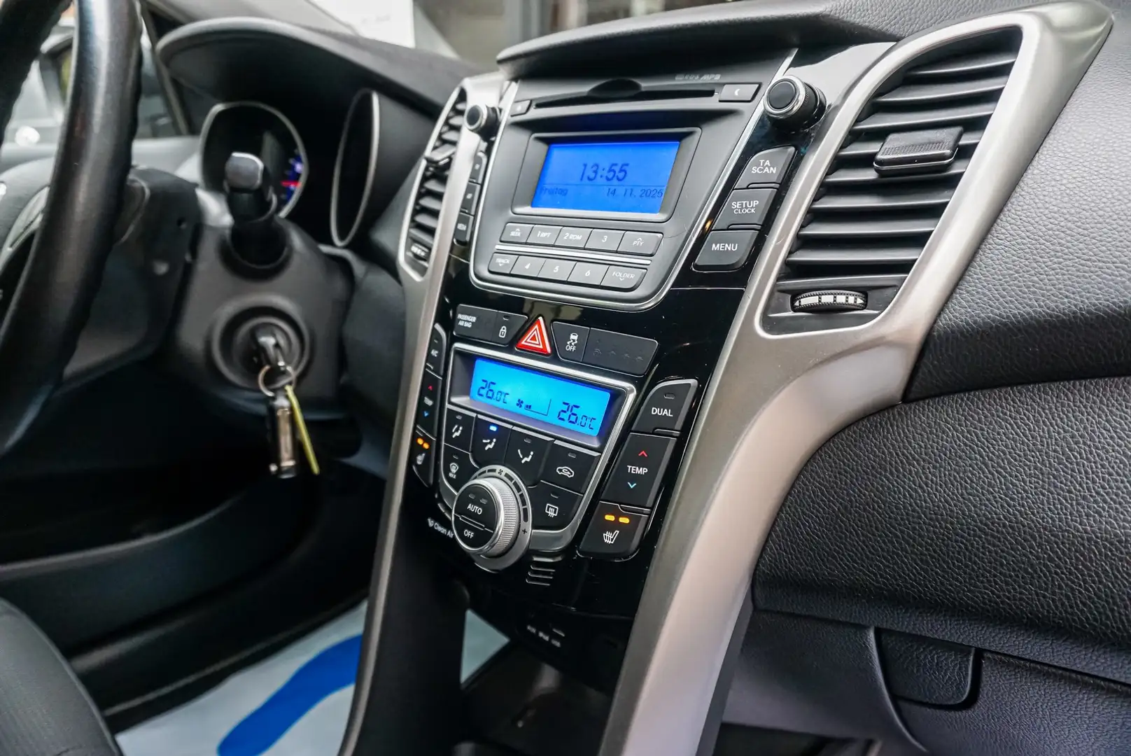 Hyundai i30 Trend 100 PS 1.Hand PDC SHZ TÜV 01/2027 Argento - 2