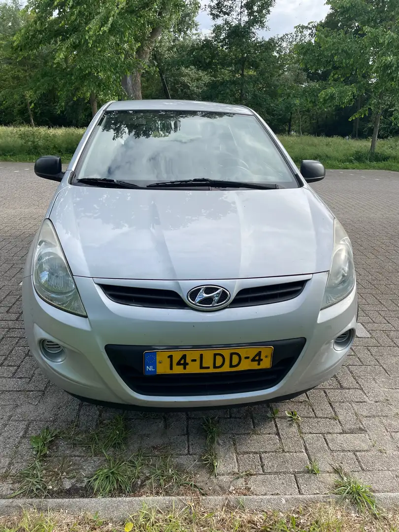 Hyundai i20 i20 1.2i Active Young Grijs - 2