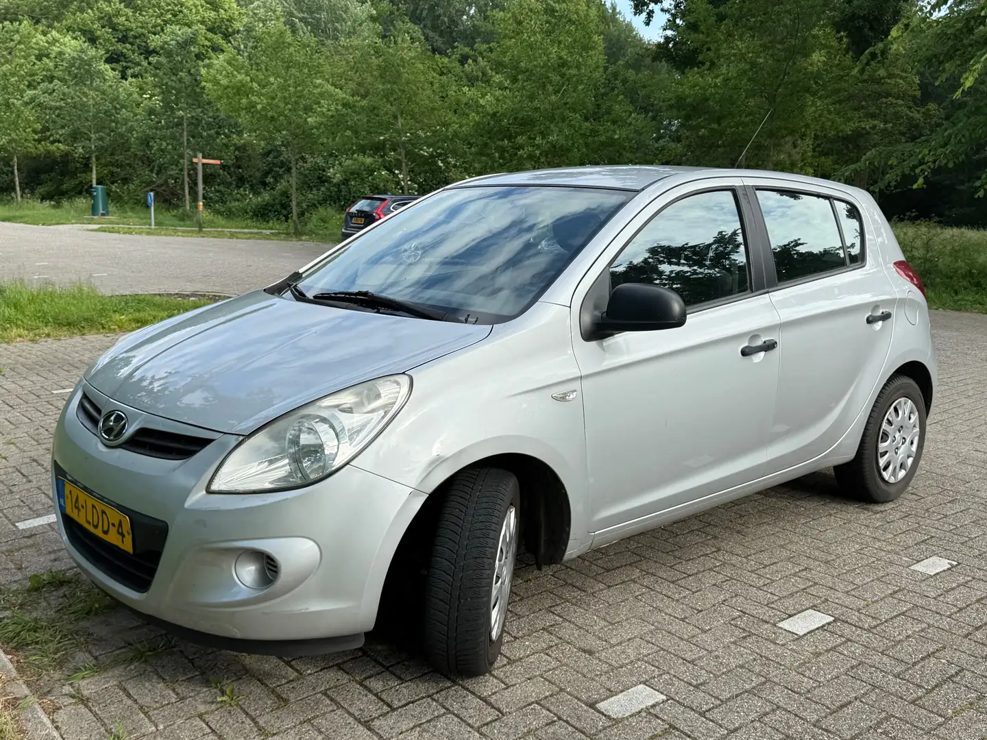 Hyundai i20 i20 1.2i Active Young Grijs - 1