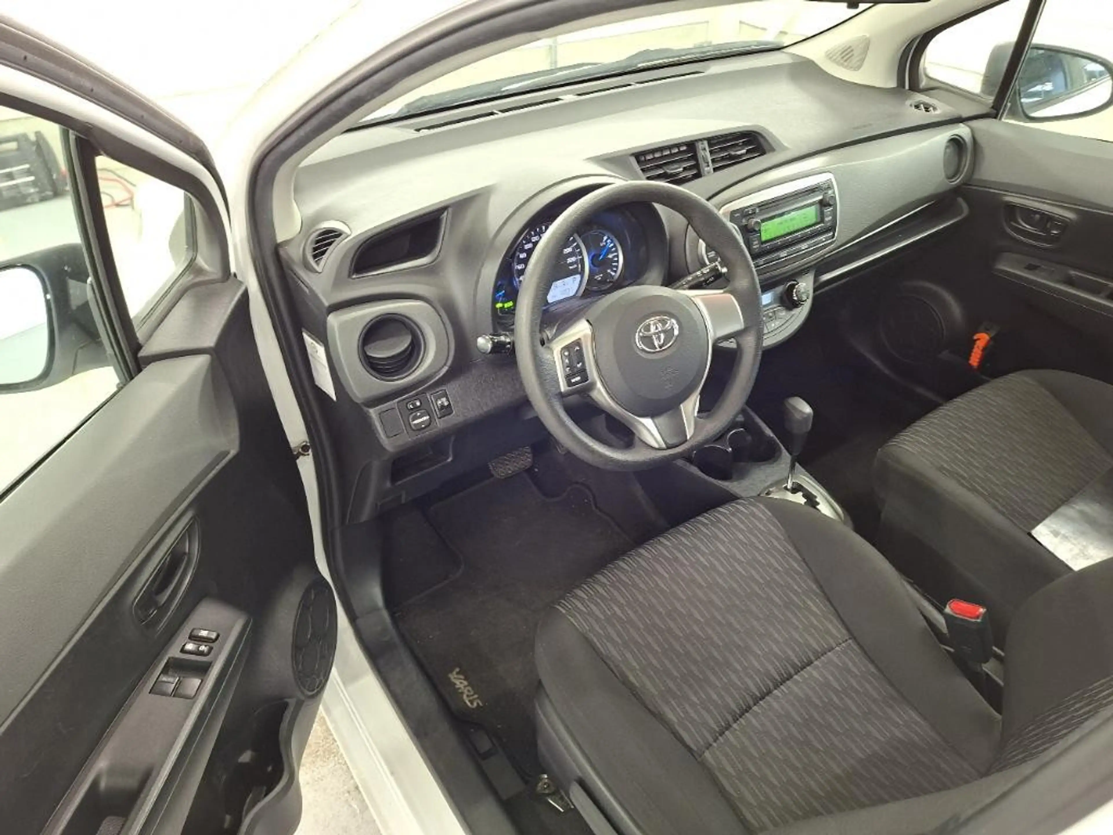 Toyota Yaris 1.5 Full Hybrid Comfort Automaat 1e Eig. 79.800 km — photo 6
