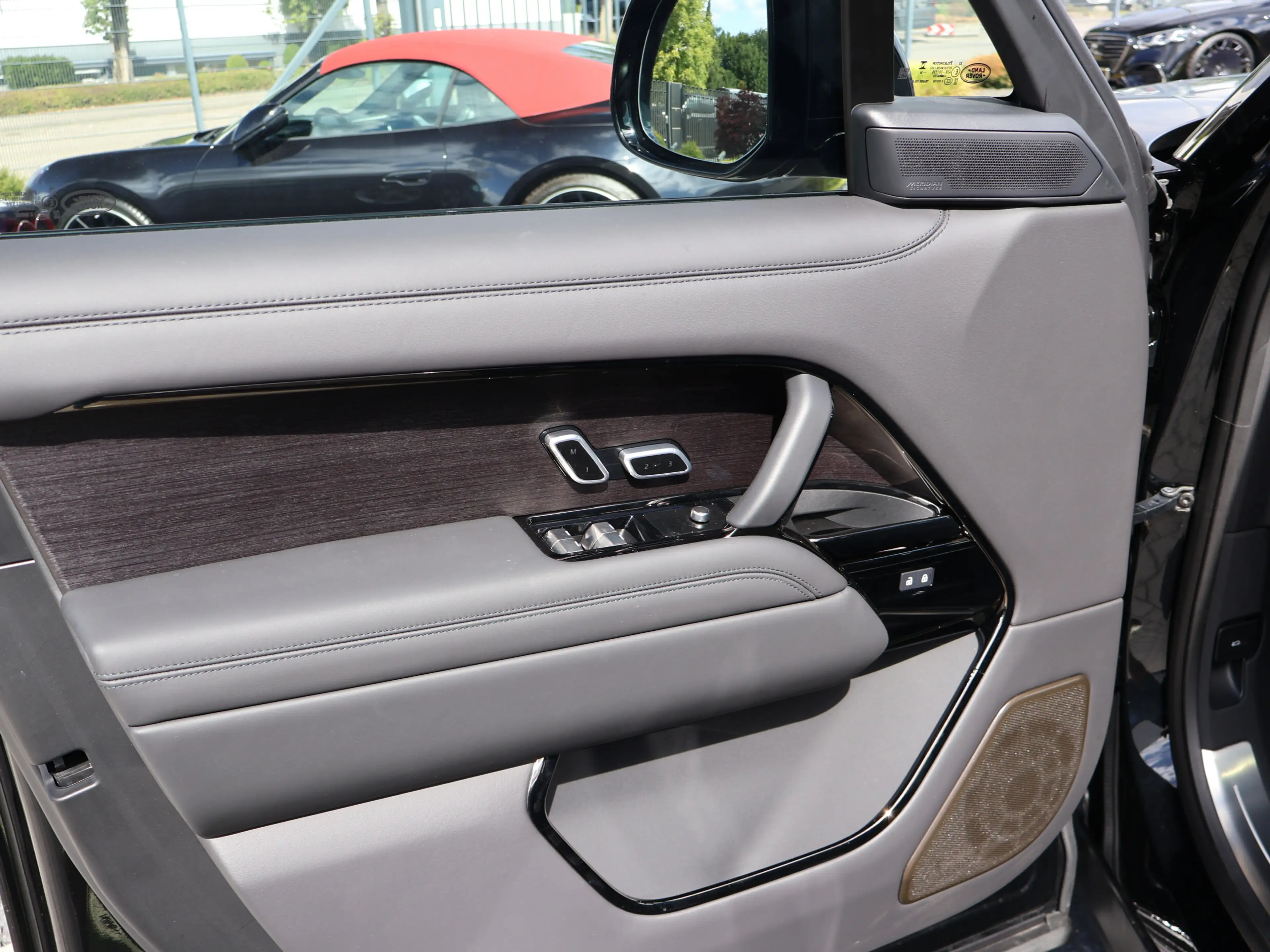 Land Rover Range Rover SV P615 EDITION Black RearTV-Massag — photo 13