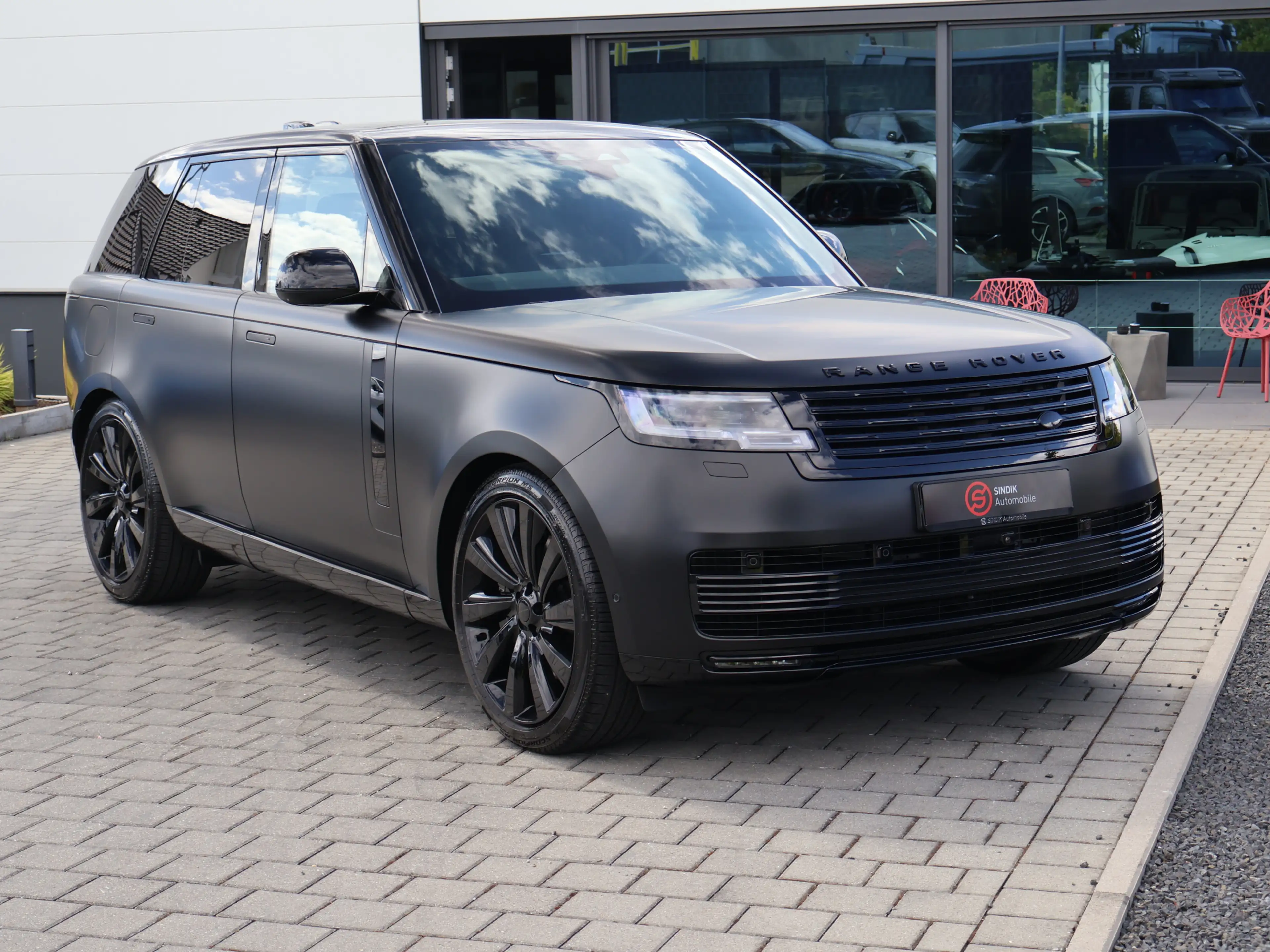 Land Rover Range Rover SV P615 EDITION Black RearTV-Massag — photo 4