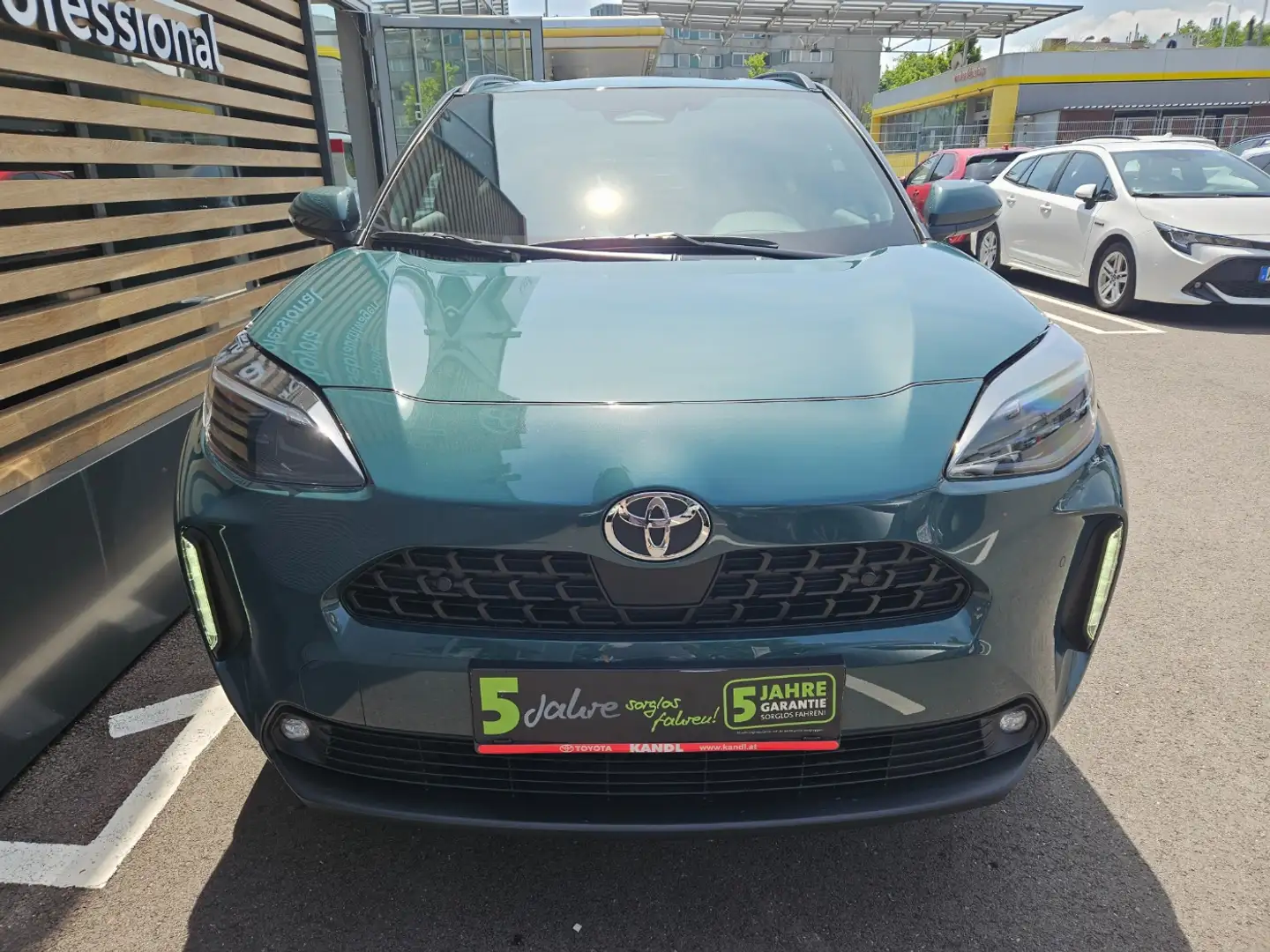 Toyota Yaris Cross 1.5 VVT-i Hybrid Active Drive Aut. Verde - 2
