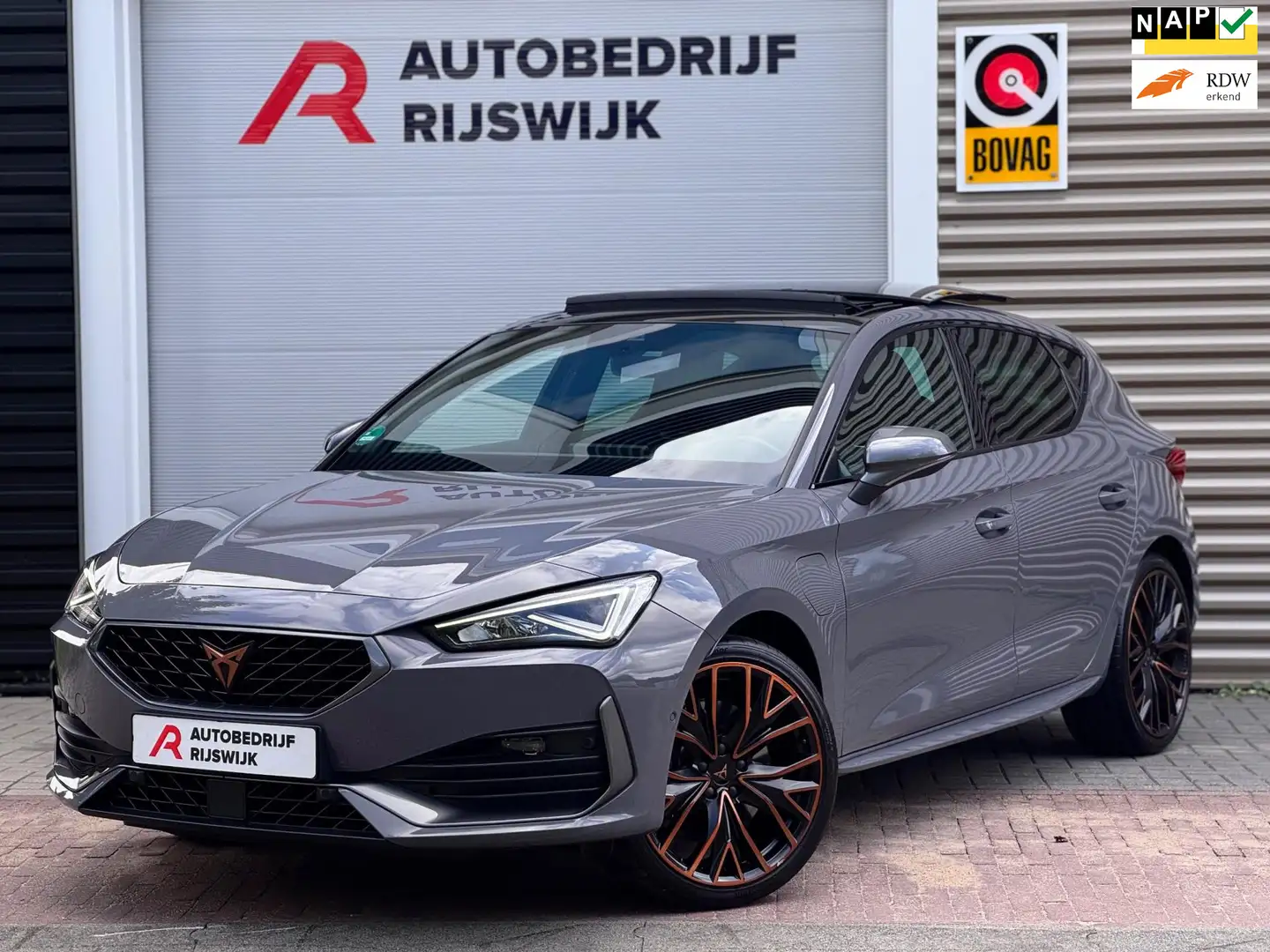 CUPRA Leon 1.4 e-Hybrid VZ Copper Edition Pano/Matrix/Camera Grijs - 1