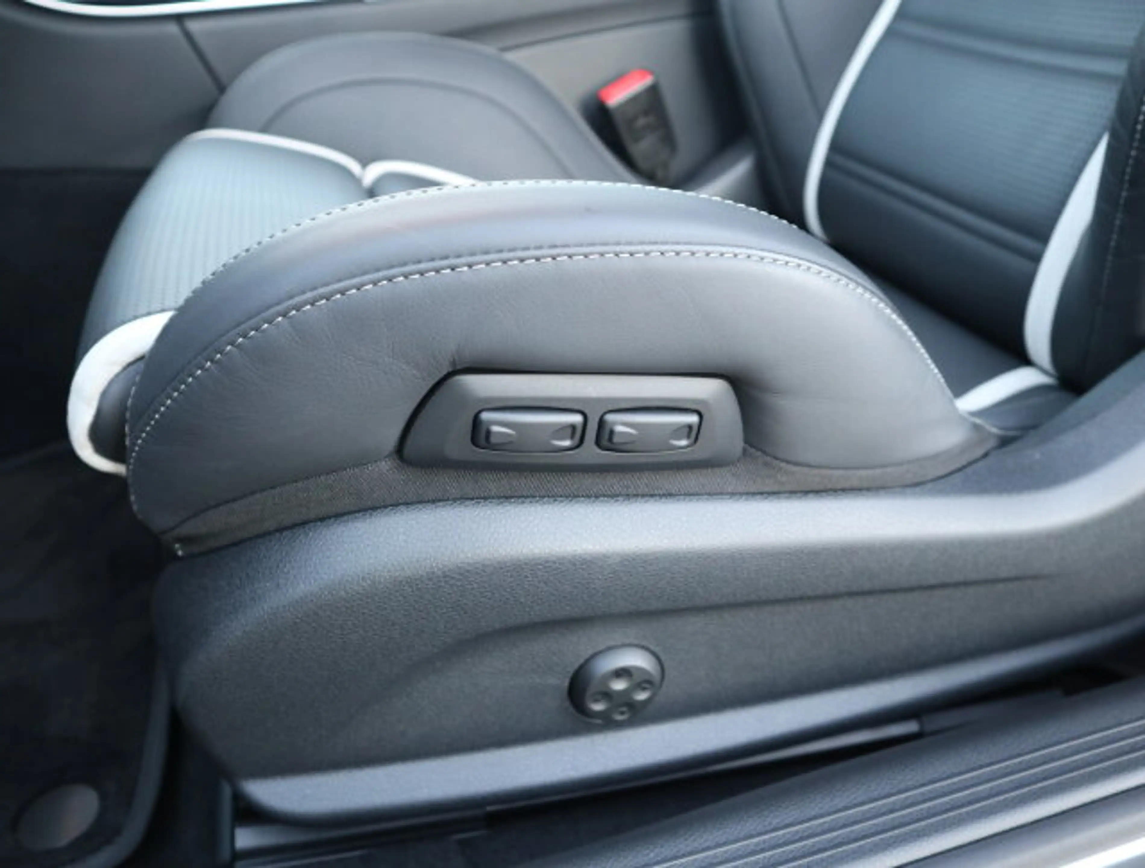 Mercedes-Benz C 63 AMG C 63 AMG S COMAND APS/Distronic/Styling — photo 10