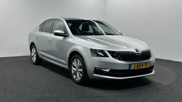 Skoda Octavia view 3