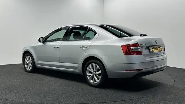Skoda Octavia view 4