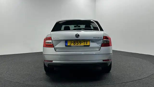 Skoda Octavia view 7