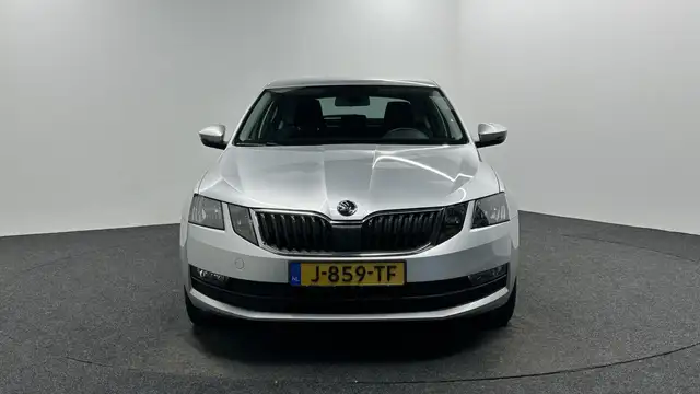Skoda Octavia view 6