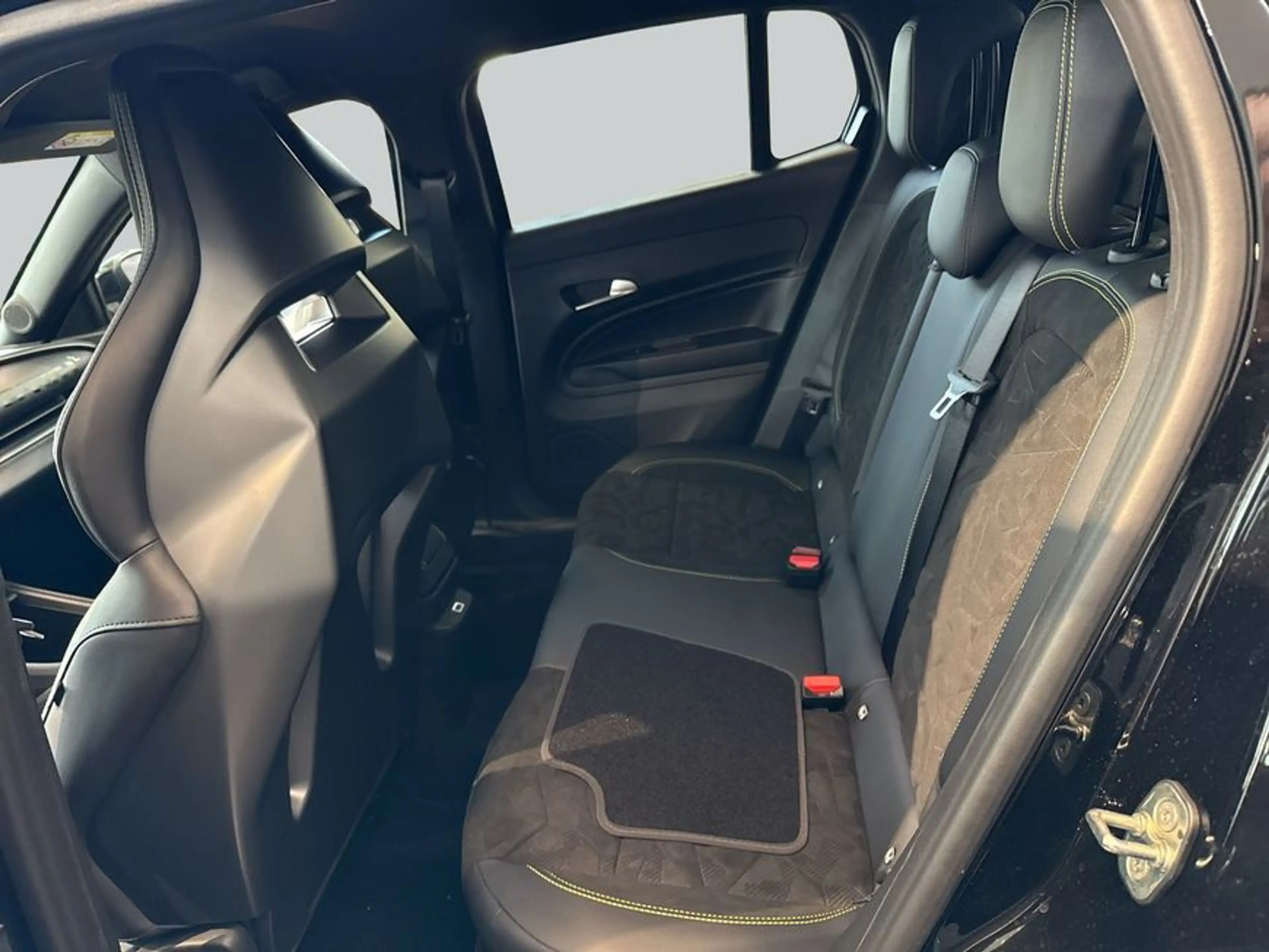 Abarth 600e Competizione — photo 11
