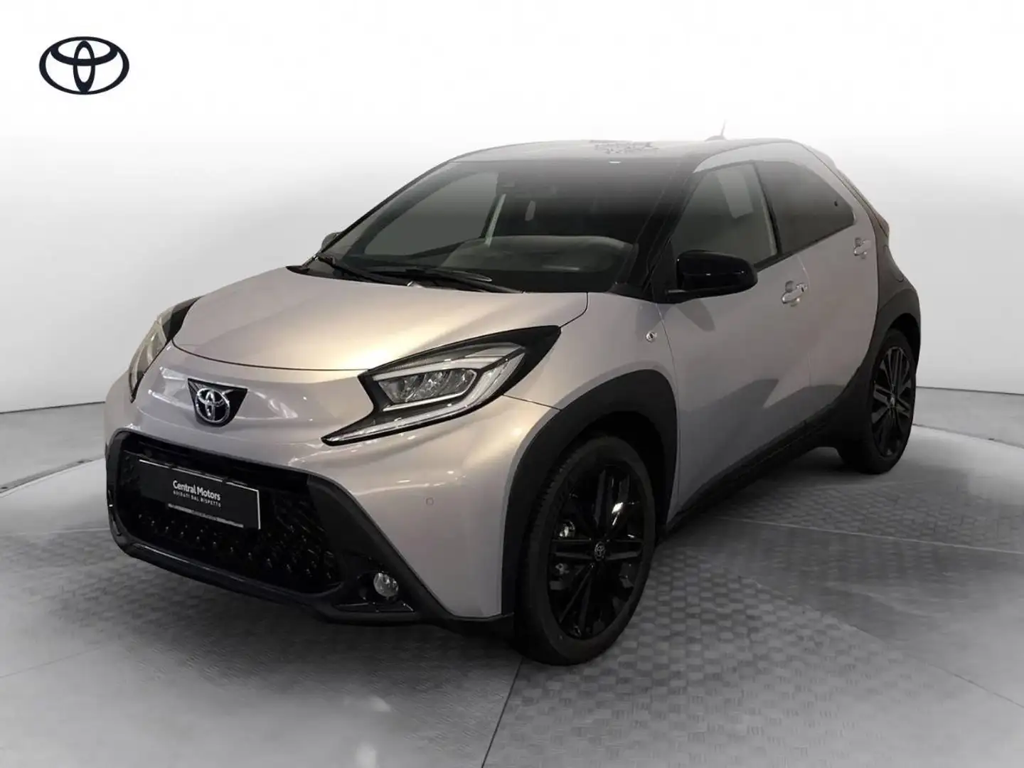 Toyota Aygo X 1.0 JBL Фиолетовый - 1