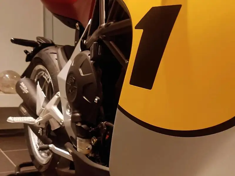 MV Agusta Superveloce 800 - foto 4