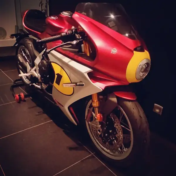 MV Agusta Superveloce 800 - foto 7